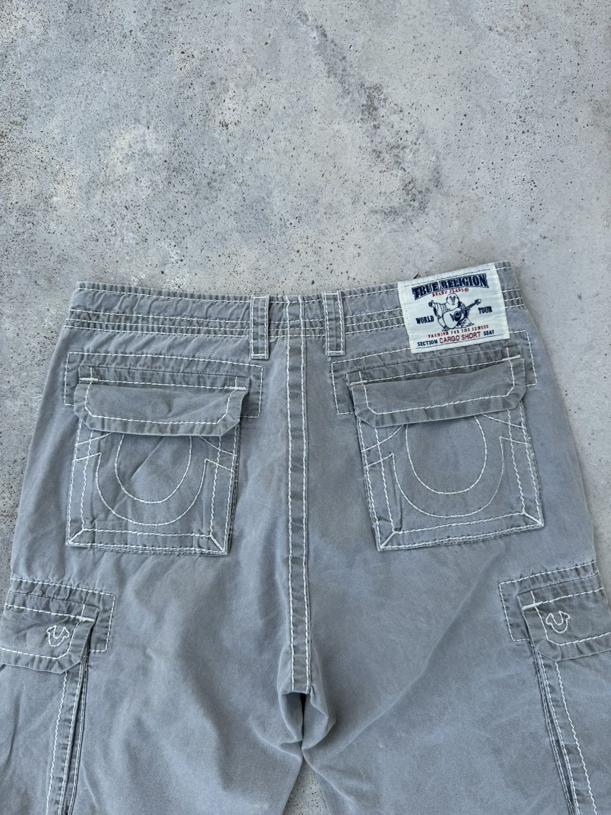 True Religion 2000s True Religion Multipocket y2k Cargos Short Size US 31 - 2 Thumbnail
