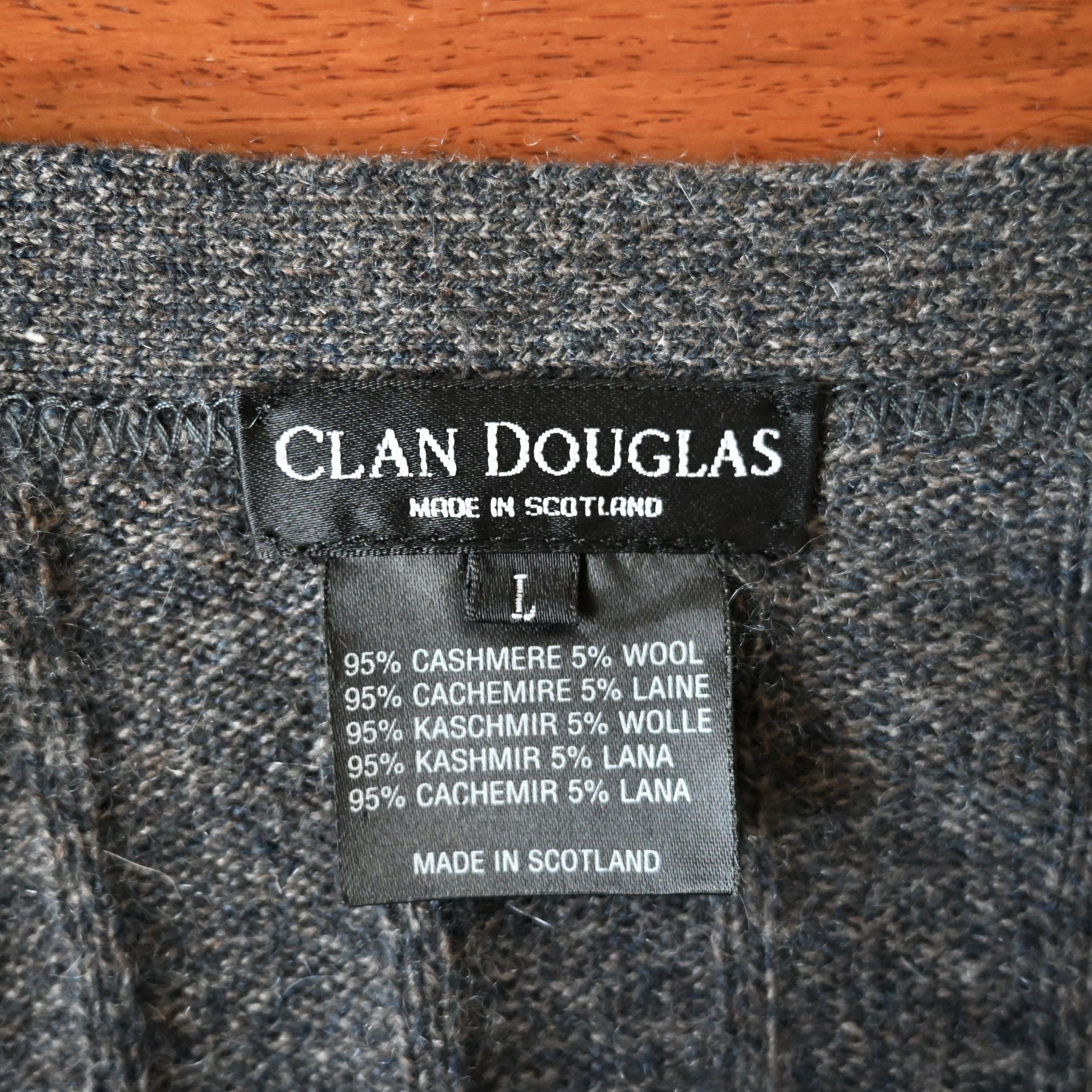 Vintage 1990s Clan Douglas 95% cashmere cardigan, made in Scotland Size US L / EU 52-54 / 3 - 11 Thumbnail