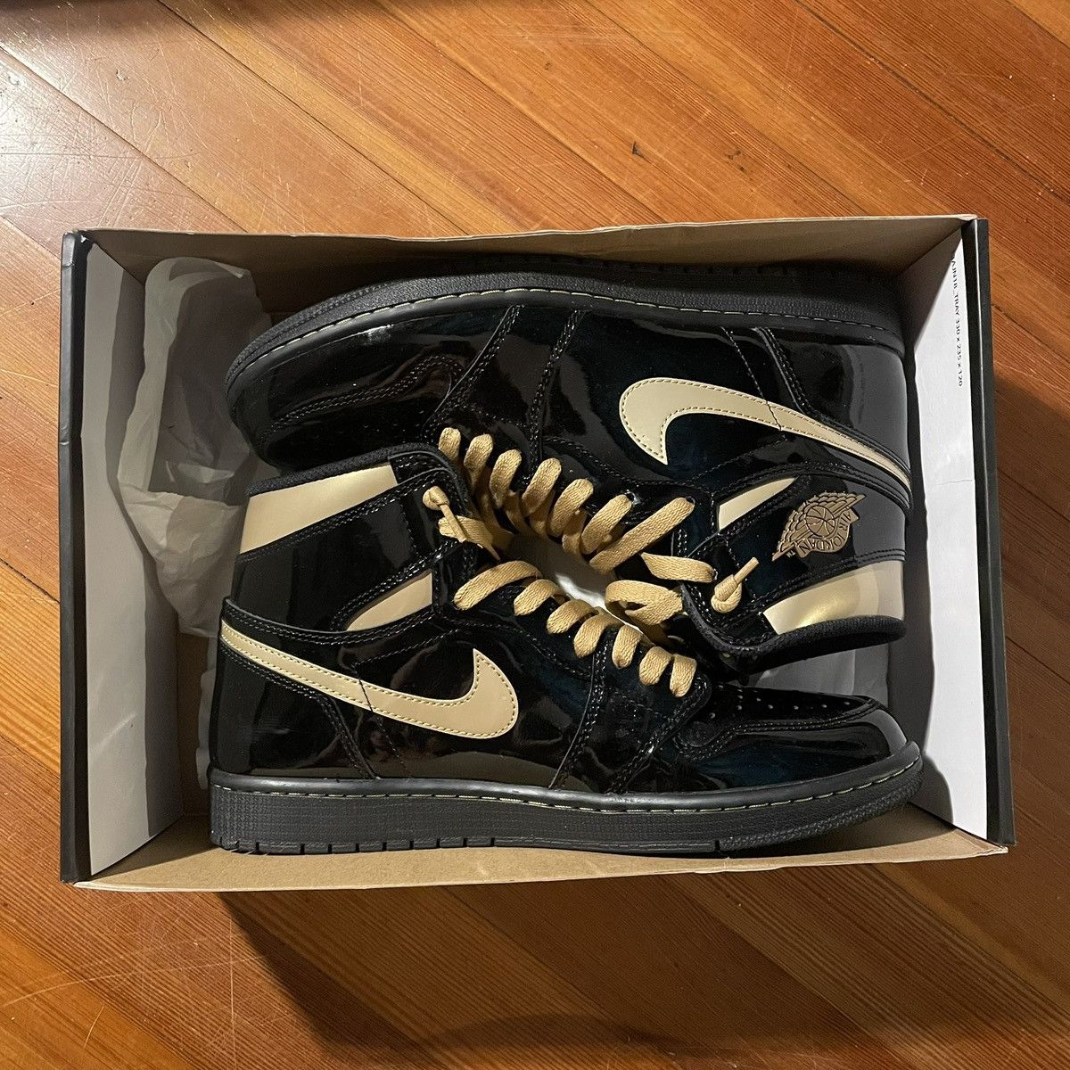 Jordan Brand Jordan 1 Retro High “black metallic gold” Size US 10 / EU 43 - 8 Thumbnail