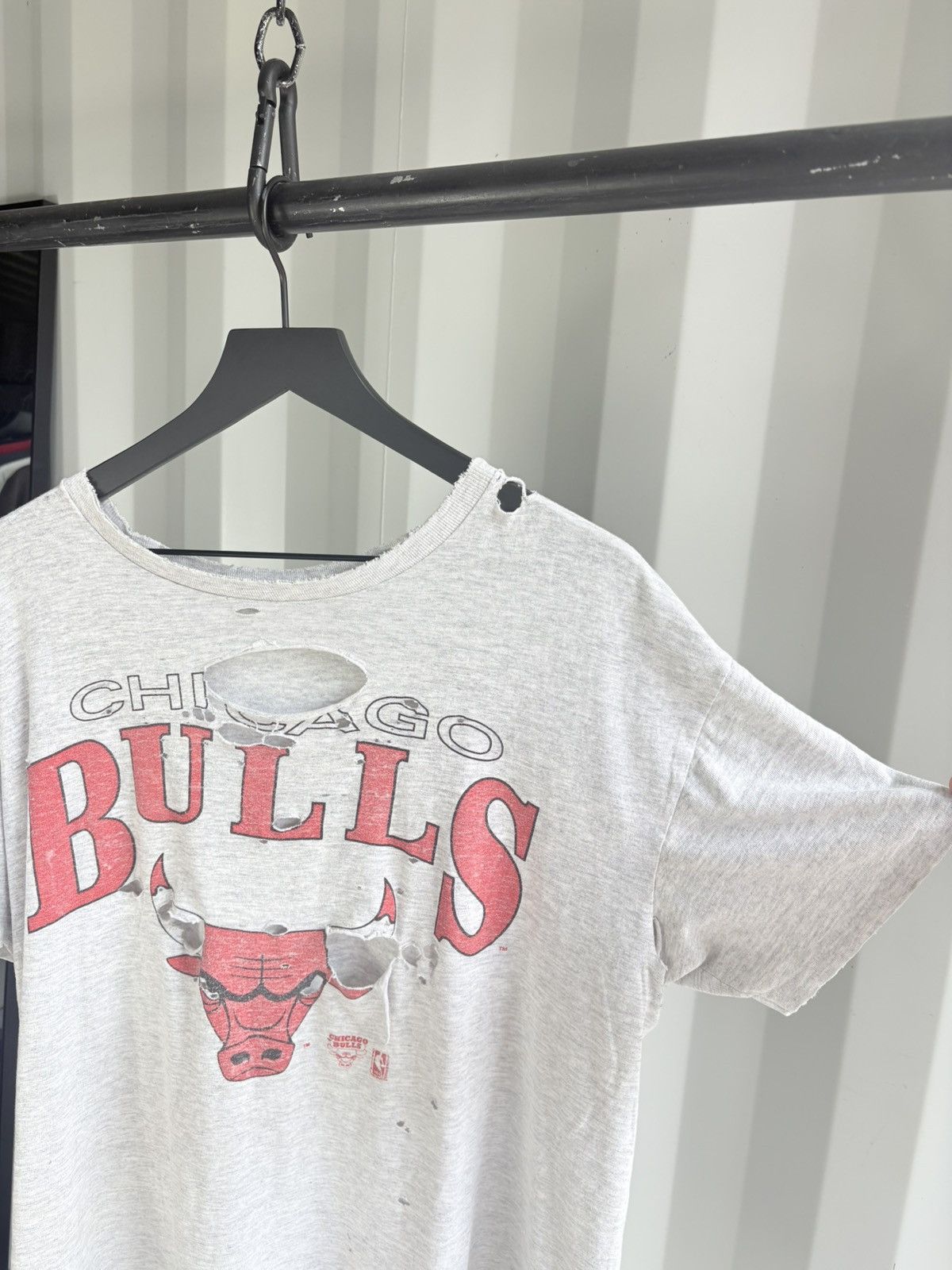 Vintage Vintage Chicago Bulls Shirt Thrashed Faded GRUNGE Size US XL / EU 56 / 4 - 2 Thumbnail