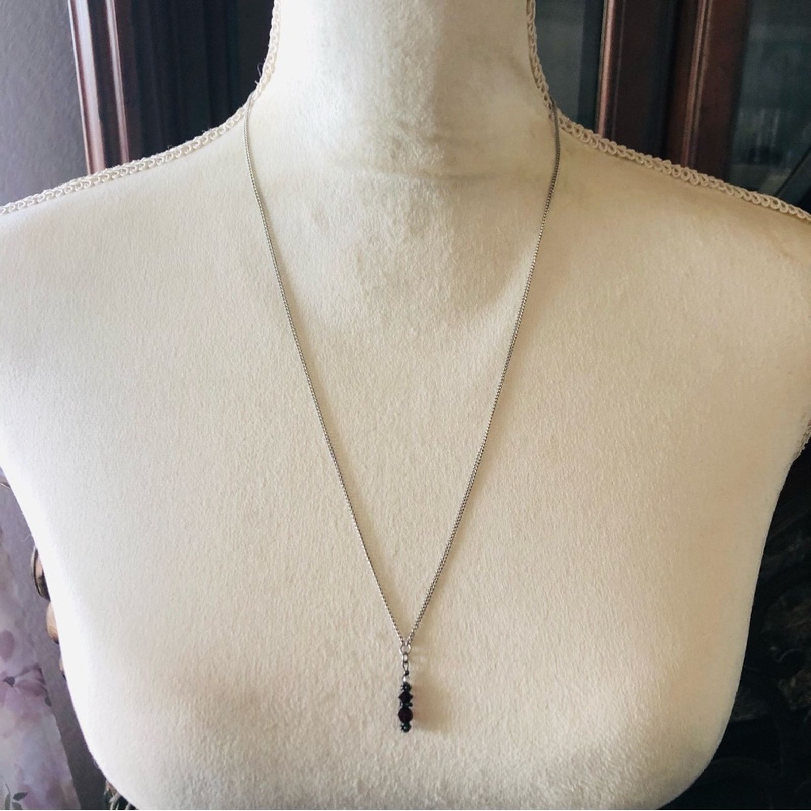 Handmade Hand crafted garnet crystal dangle pendant necklace Size ONE SIZE - 2 Thumbnail
