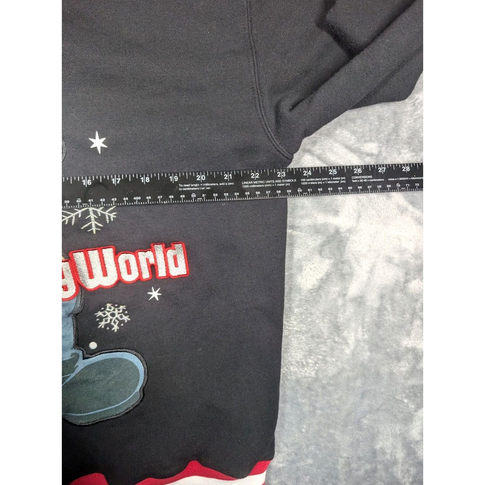 Disney VINTAGE Disney Sweatshirt Mickey Mouse Christmas Holiday Mens L Black Crewneck Pullover Graphic Print Fabric Fleece Size US L / EU 52-54 / 3 - 3 Thumbnail