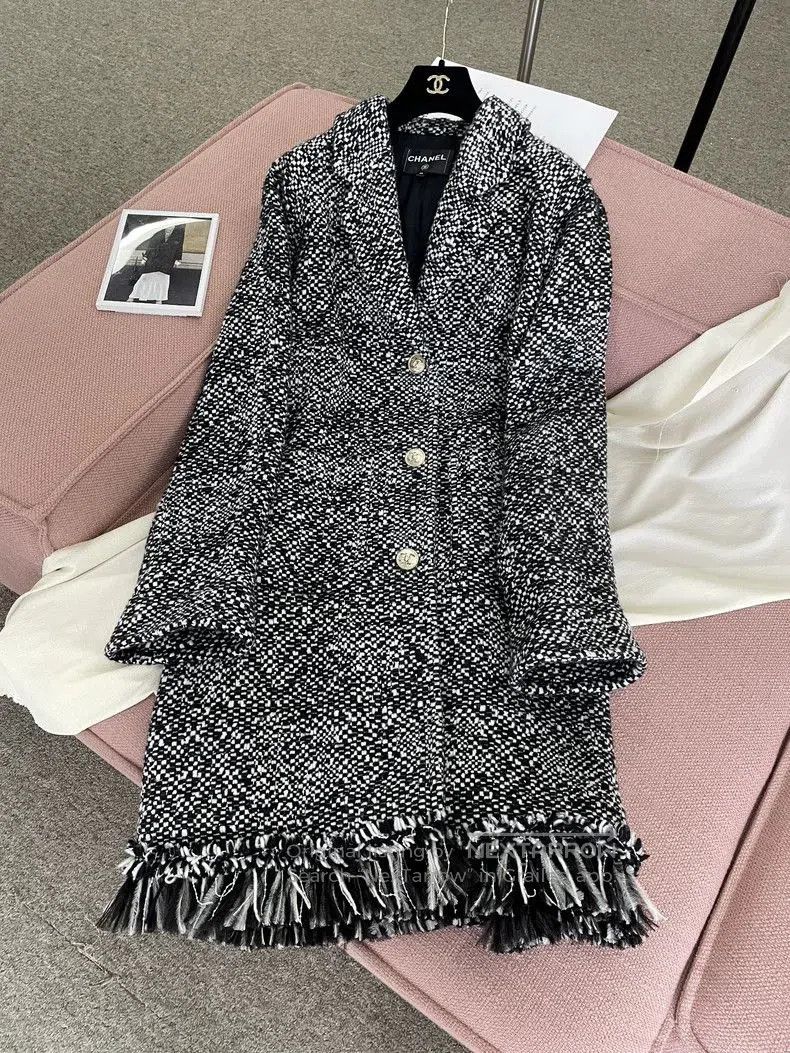 Chanel Chanel 20A Tweed Feather Coat. Size US XS / EU 42 / 0 - 1 Thumbnail