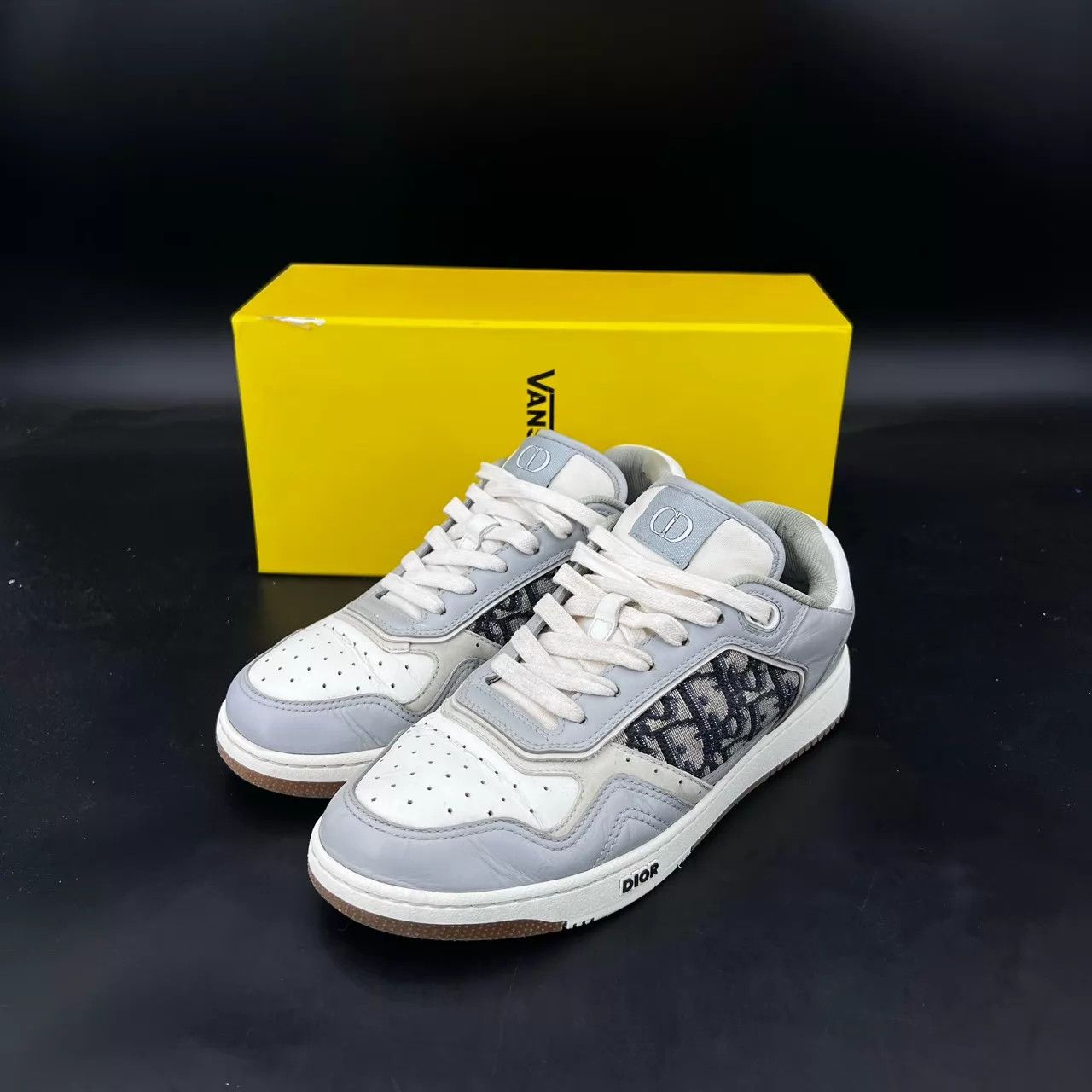 Dior Dior B27 Gray & White Size 40 Boxed Good Condition Size US 7 / EU 40 - 1 Thumbnail