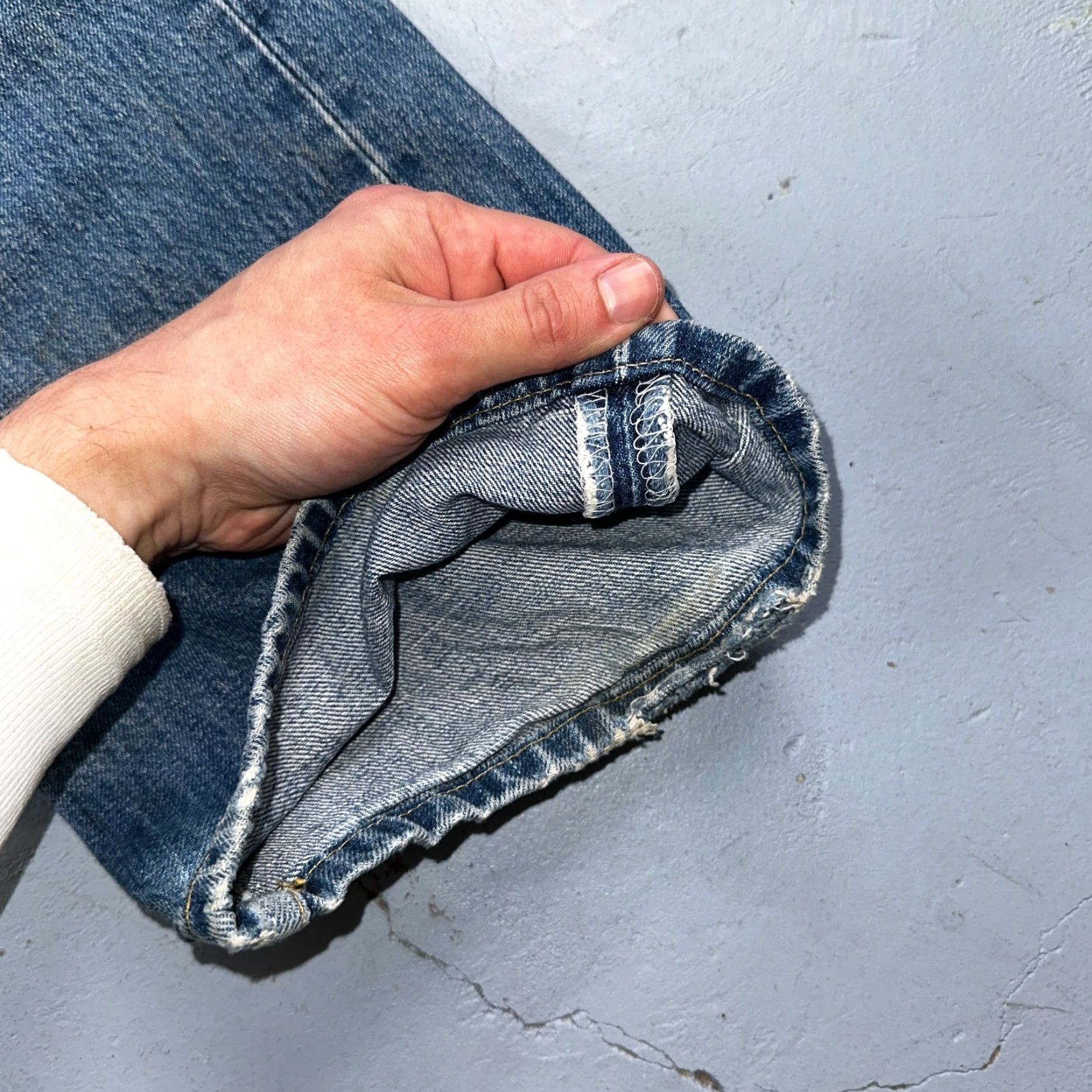 Levi's VINTAGE Levi's 501 Jeans - Denim Straight Fit - Blue Light Wash - 34x34 - Men / Regular Rise - 90s Theme Size US 34 / EU 50 - 6 Thumbnail