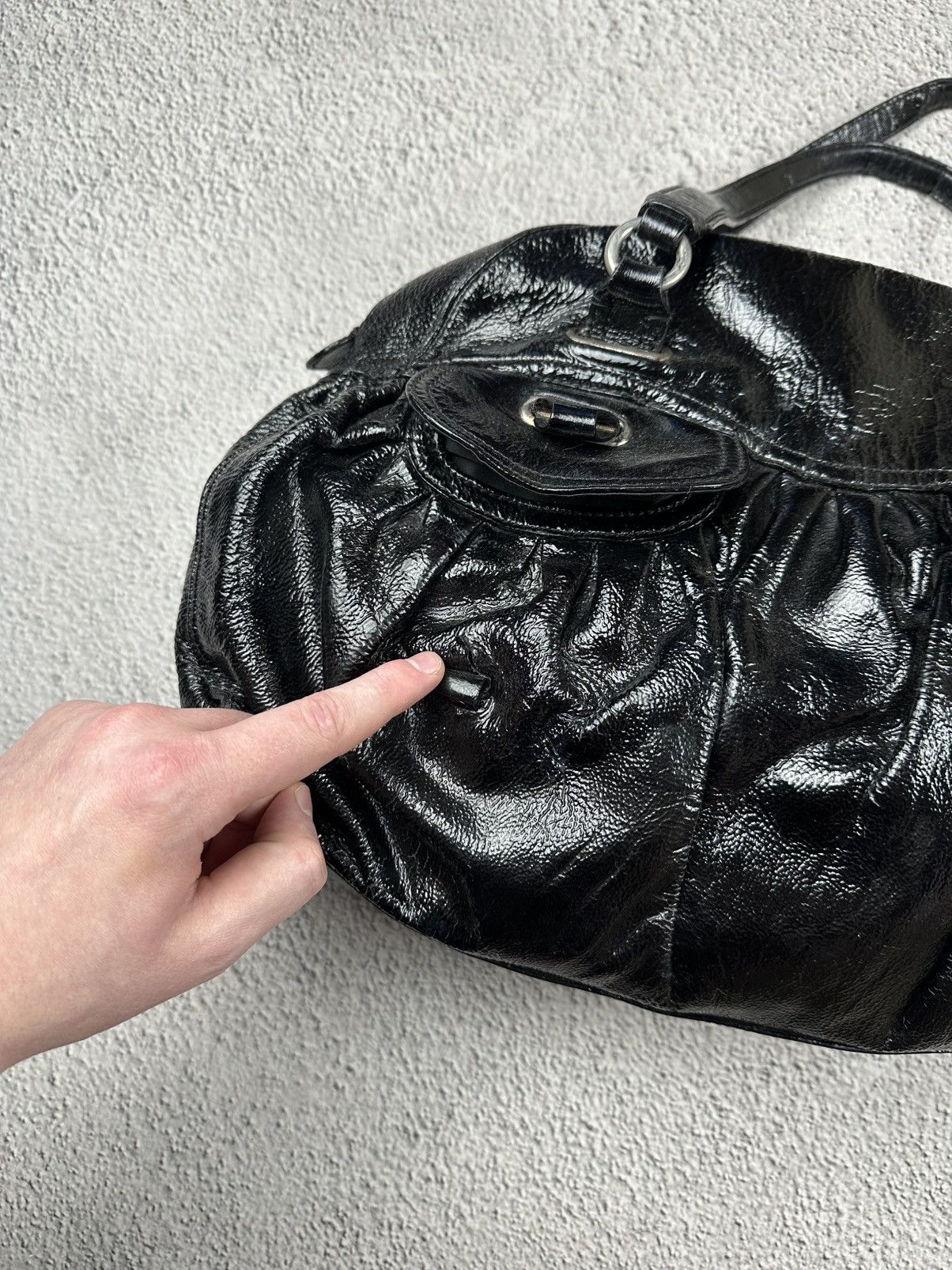 Moschino Moschino Black Patent Shoulder Bag Luxury Distressed Y2K SK8 Size ONE SIZE - 11 Thumbnail