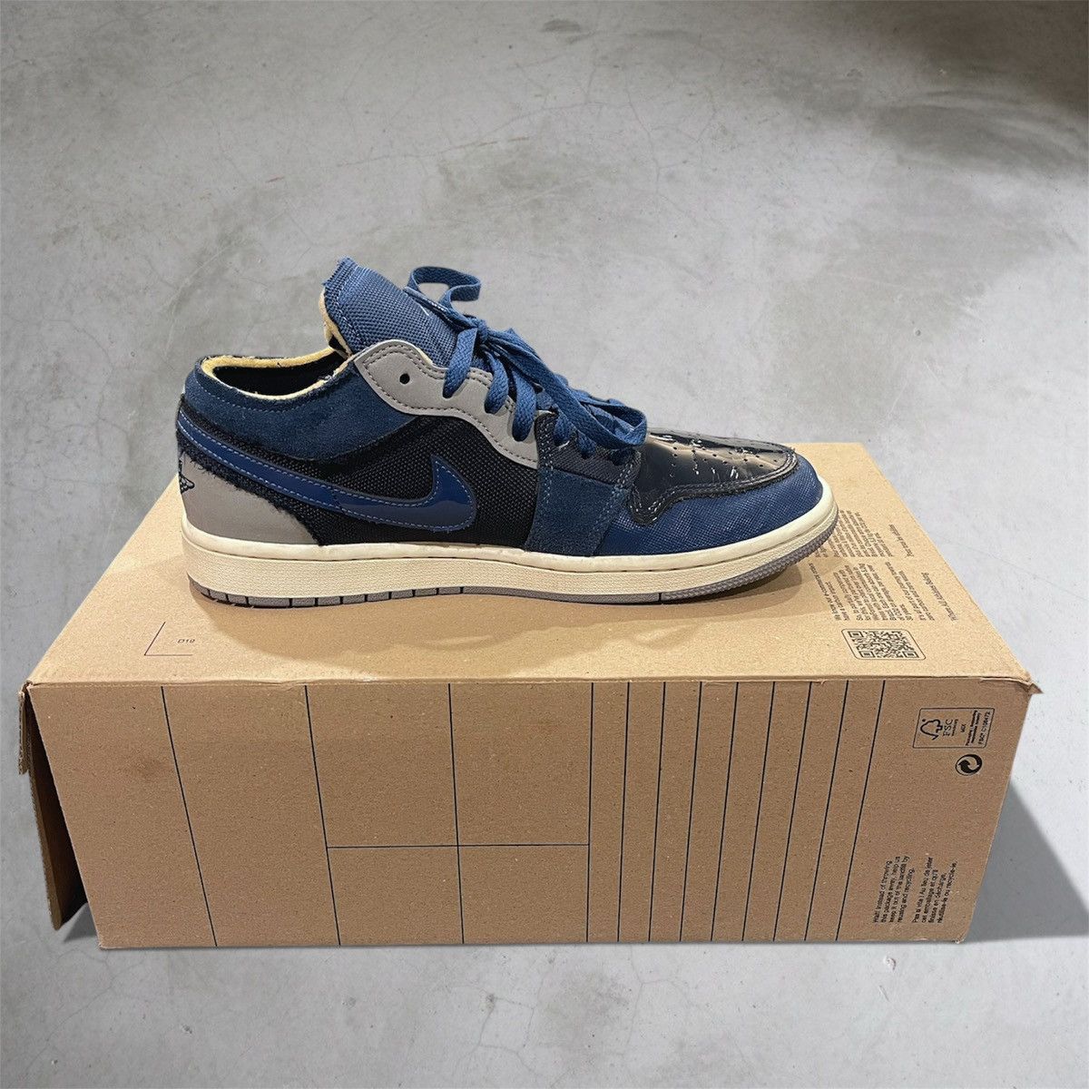 Nike Air Jordan 1 Low SE Craft Inside Out Obsidian Sneaker