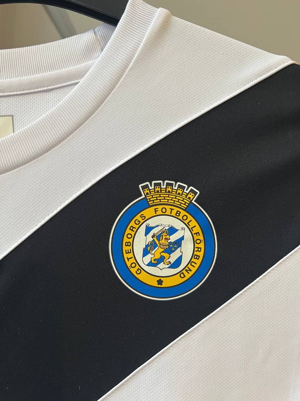 Umbro 2012 IFK GOTEBORG #9 SOCCER JERSEY FOOTBALL SHIRT UMBRO SZ L Size US L / EU 52-54 / 3 - 6 Thumbnail