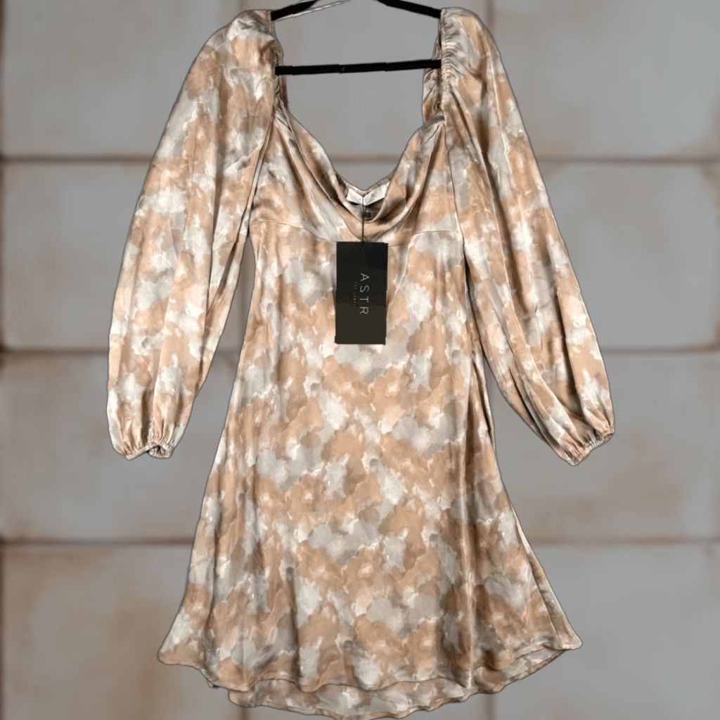 ASTR The Label VINTAGE? ASTR The Label Womens XL Twist Front Floral Mini Dress Mauve Lined NWT Size XL / US 12-14 / IT 48-50 - 1 Thumbnail