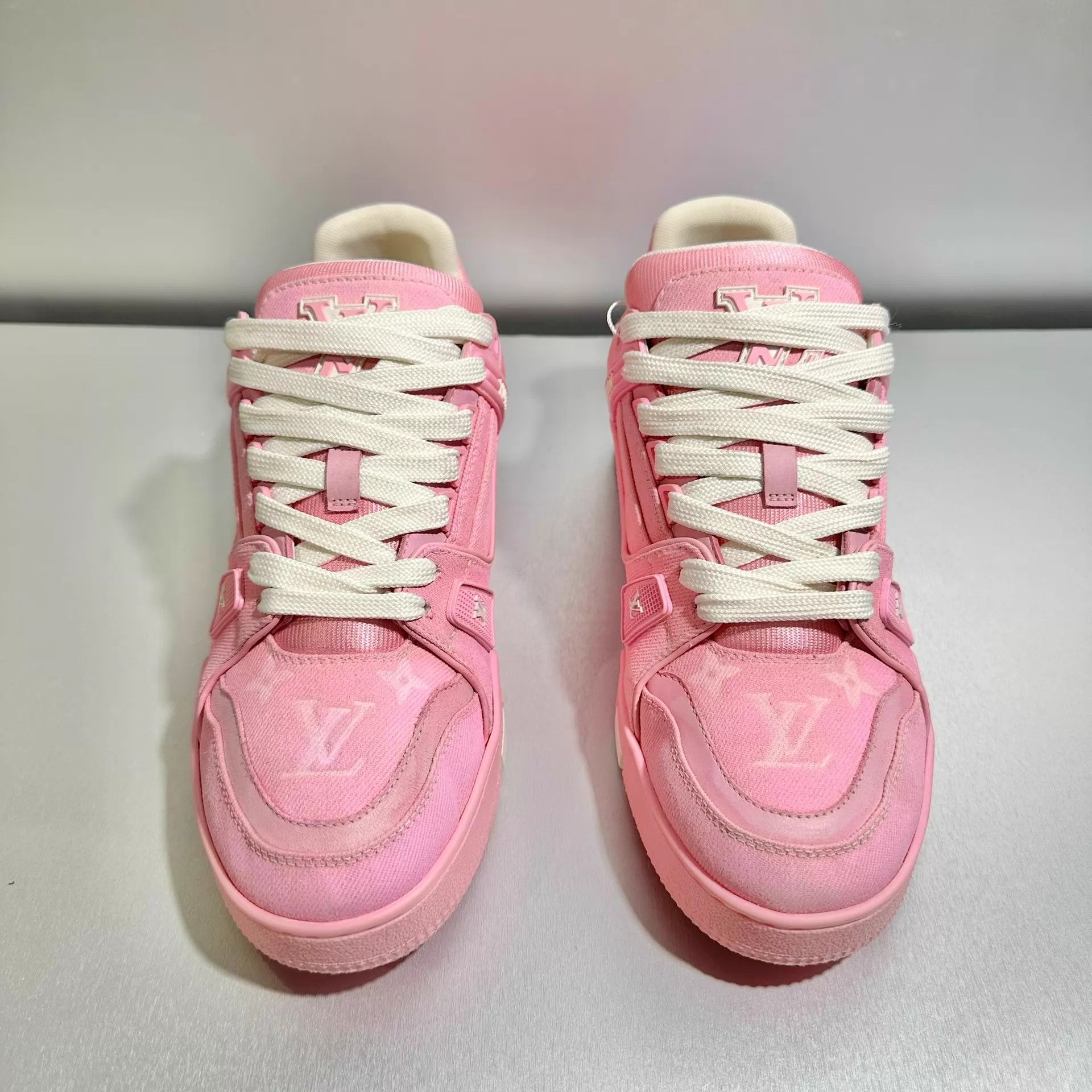 Louis Vuitton Louis Vuitton Trainer Pink Denim 40 Worn Once Mint Size US 7 / EU 40 - 2 Thumbnail