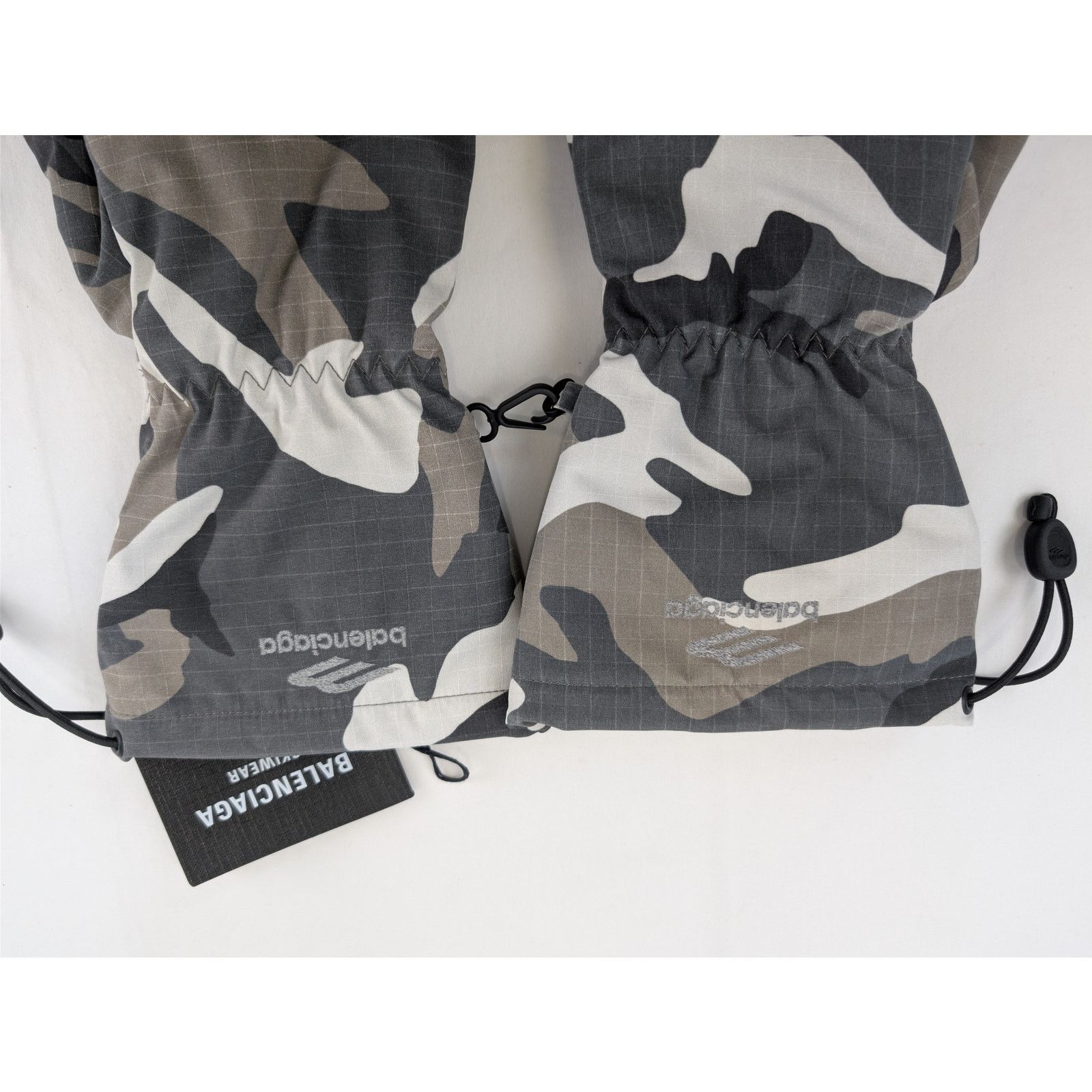 Balenciaga o1rshd1 Size: M / Ski Gloves in Camo / Grey / White Size ONE SIZE - 7 Thumbnail