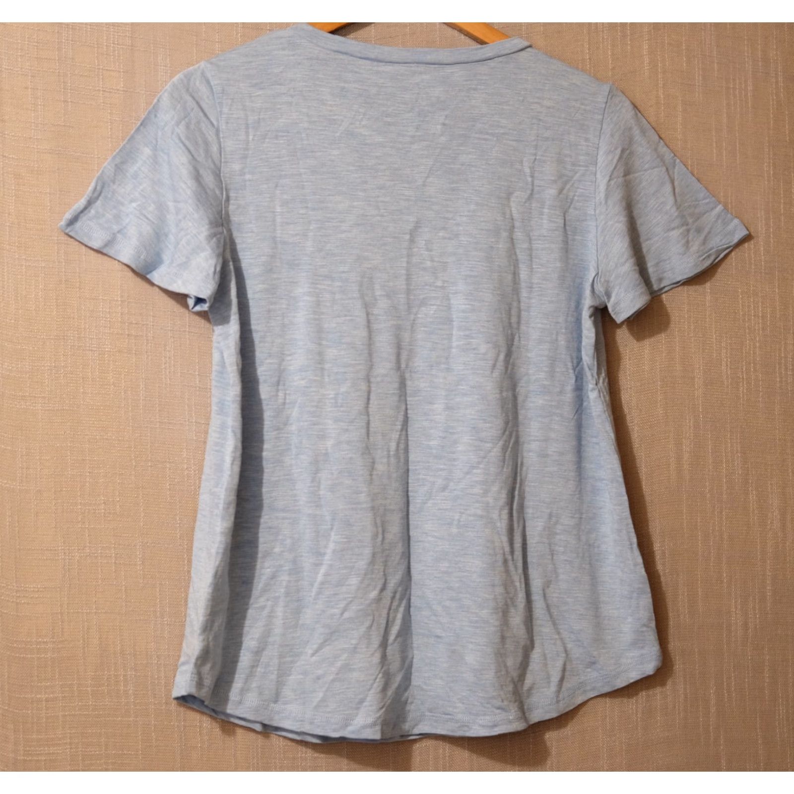 Jessica Simpson EUC Jessica Simpson T-Shirt V-Neck Short Sleeve Viscose Blend Womens M Blue Classic Basic Shirts Womens M 90s? (No, avoid 90s) Size M / US 6-8 / IT 42-44 - 5 Thumbnail