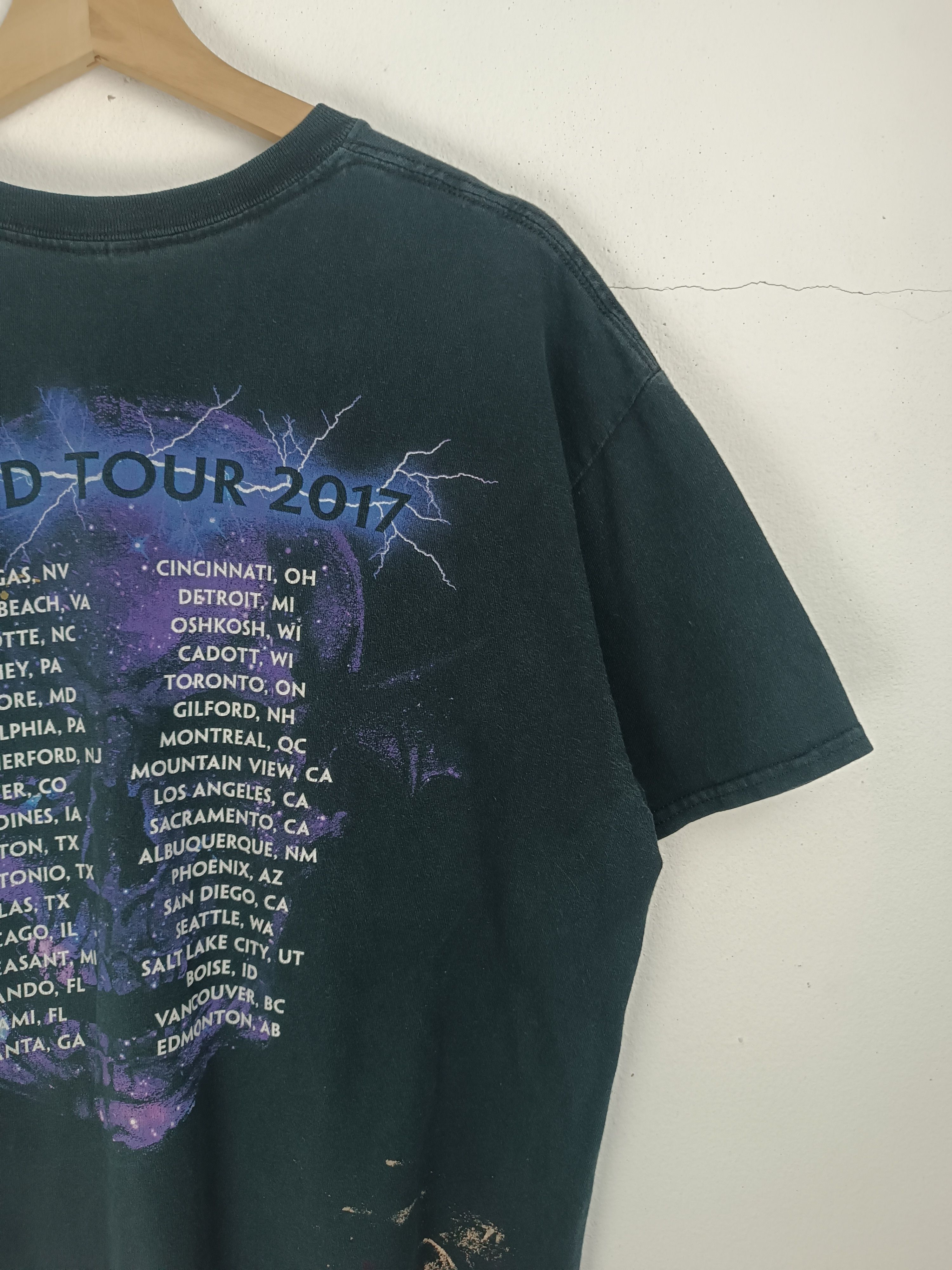Band Tees THRASHED FADED VINTAGE A7X AVENGED SEVENFOLD 2017 TOUR METAL Size US L / EU 52-54 / 3 - 14 Thumbnail