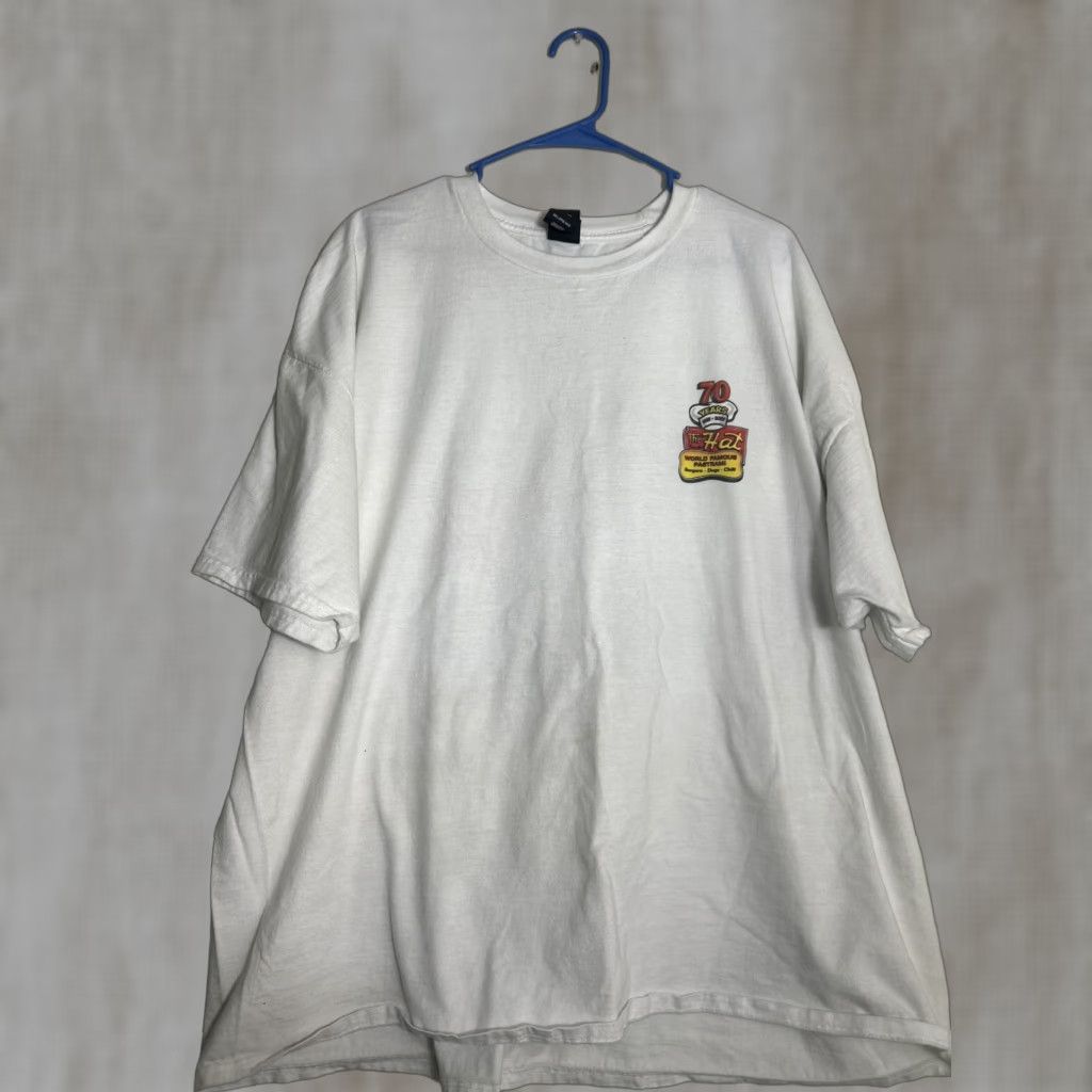 VINTAGE The Hat Los Angeles White Cotton Graphic 70 Year Anniversary T-Shirt Mens 3XL