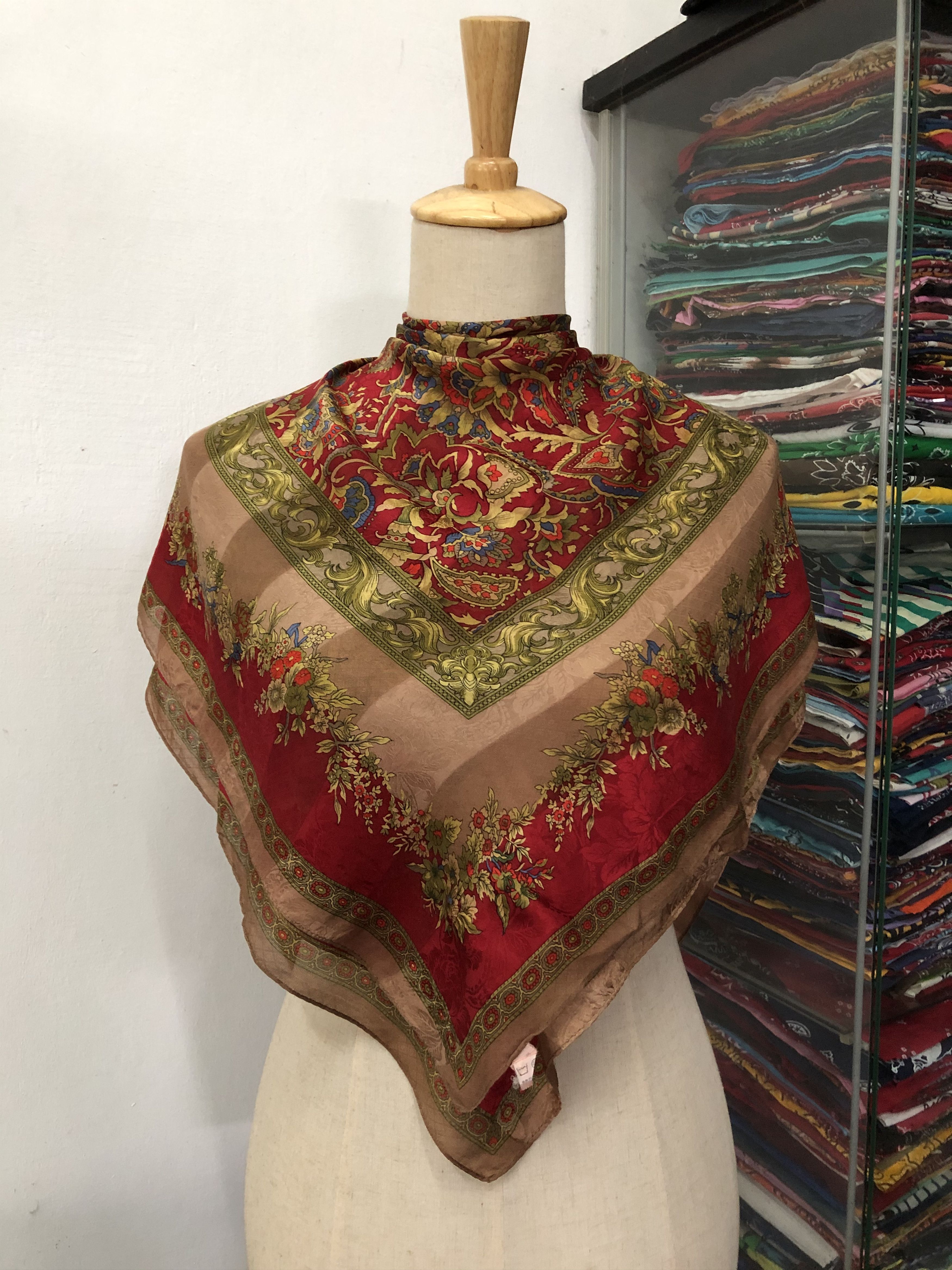 Vintage Vintage Silk Scarf Size ONE SIZE - 1 Thumbnail