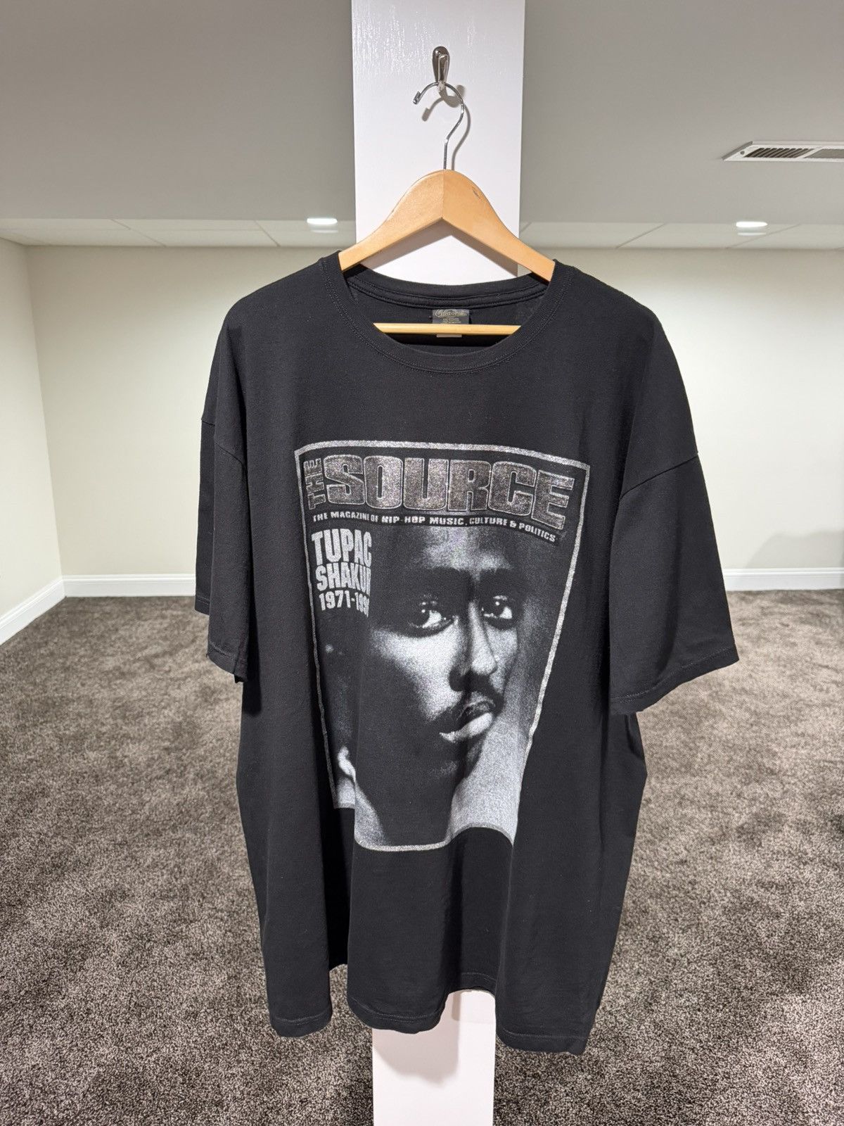 Vintage Vintage Tupac Big Face The Source Magazine Black Rap Tee Size US XXL / EU 58 / 5 - 1 Thumbnail