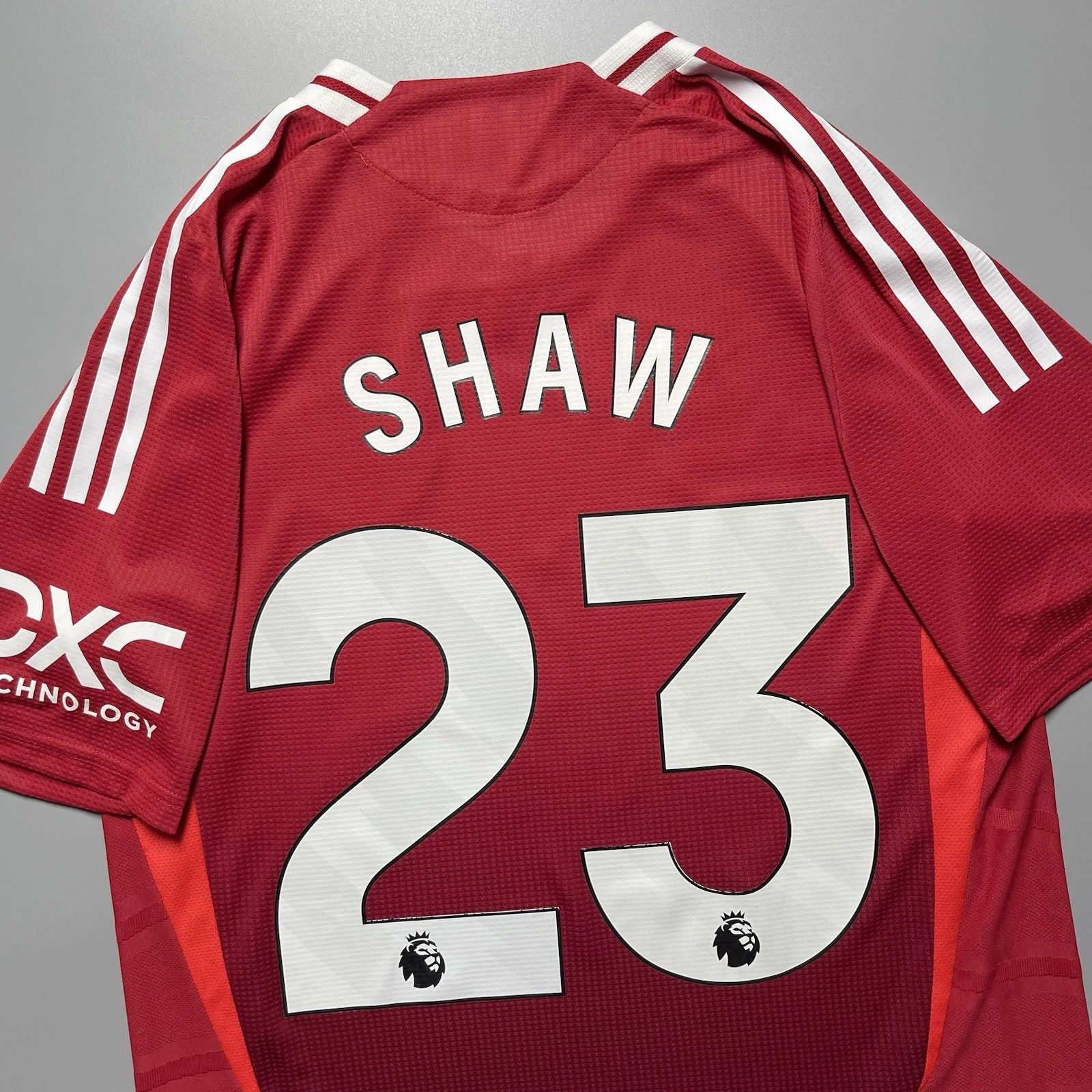 Adidas MAN UNITED ADIDAS 2024/2025 FOOTBALL HOME JERSEY #23 SHAW Size US M / EU 48-50 / 2 - 12 Thumbnail