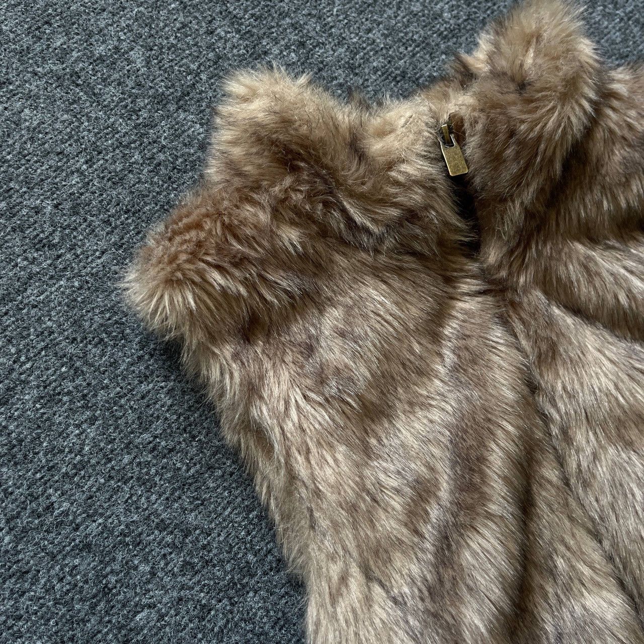 Le Grande Bleu (L.G.B.) VTG Zara Women’s Faux Fur Vest Size XS Hype Trend Staff Pick Size XS / US 0-2 / IT 36-38 - 10 Thumbnail