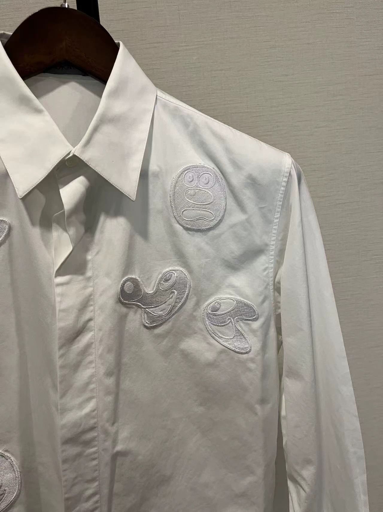 Dior Dior x Kenny Scharf Men's White Spirit Applique Shirt 40 Size US XXS / EU 40 - 6 Thumbnail