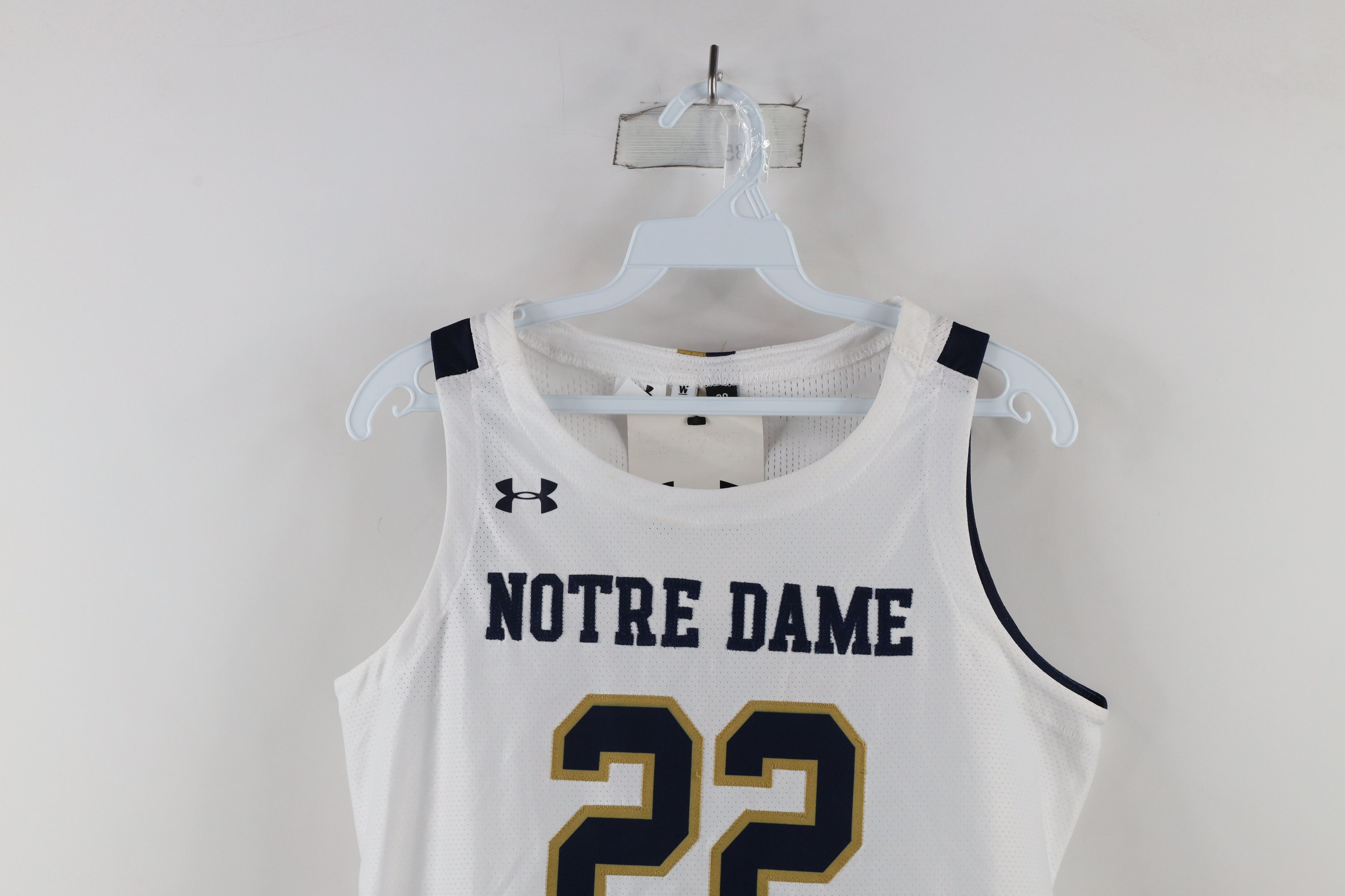 Under Armour × Vintage New Under Armour Dame University Basketball Jersey White Size S / US 4 / IT 40 - 2 Thumbnail