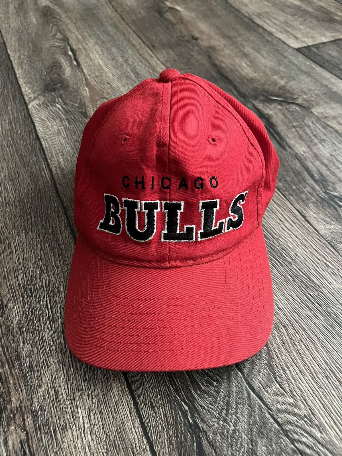 NBA × Vintage Vintage 90s Starter Chicago Bulls Logo Cap Hat NBA Size ONE SIZE - 1 Thumbnail