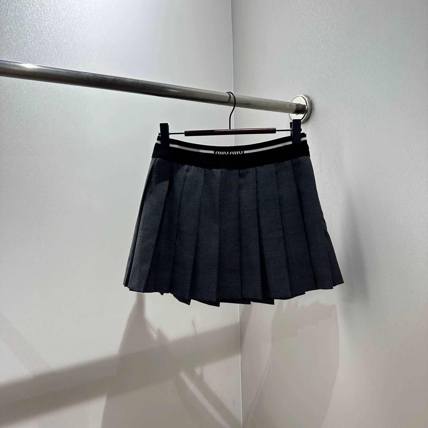 Miu Miu MIU MIU Logo Lettered Wool Pleated Skirt 36 Size XS / US 0-2 / IT 36-38 - 1 Thumbnail