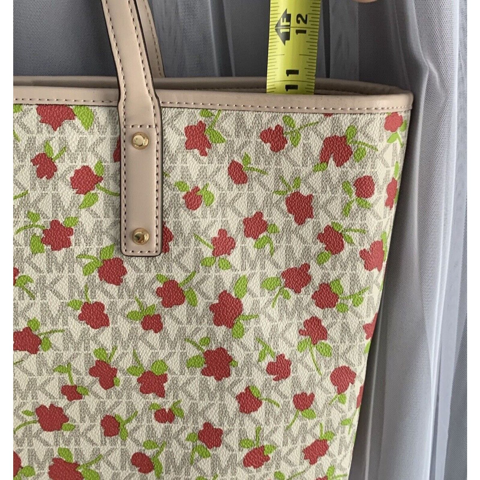 Michael Kors Michael Kors Carter MK Rose Floral Vanilla Large Tote Size ONE SIZE - 17 Thumbnail