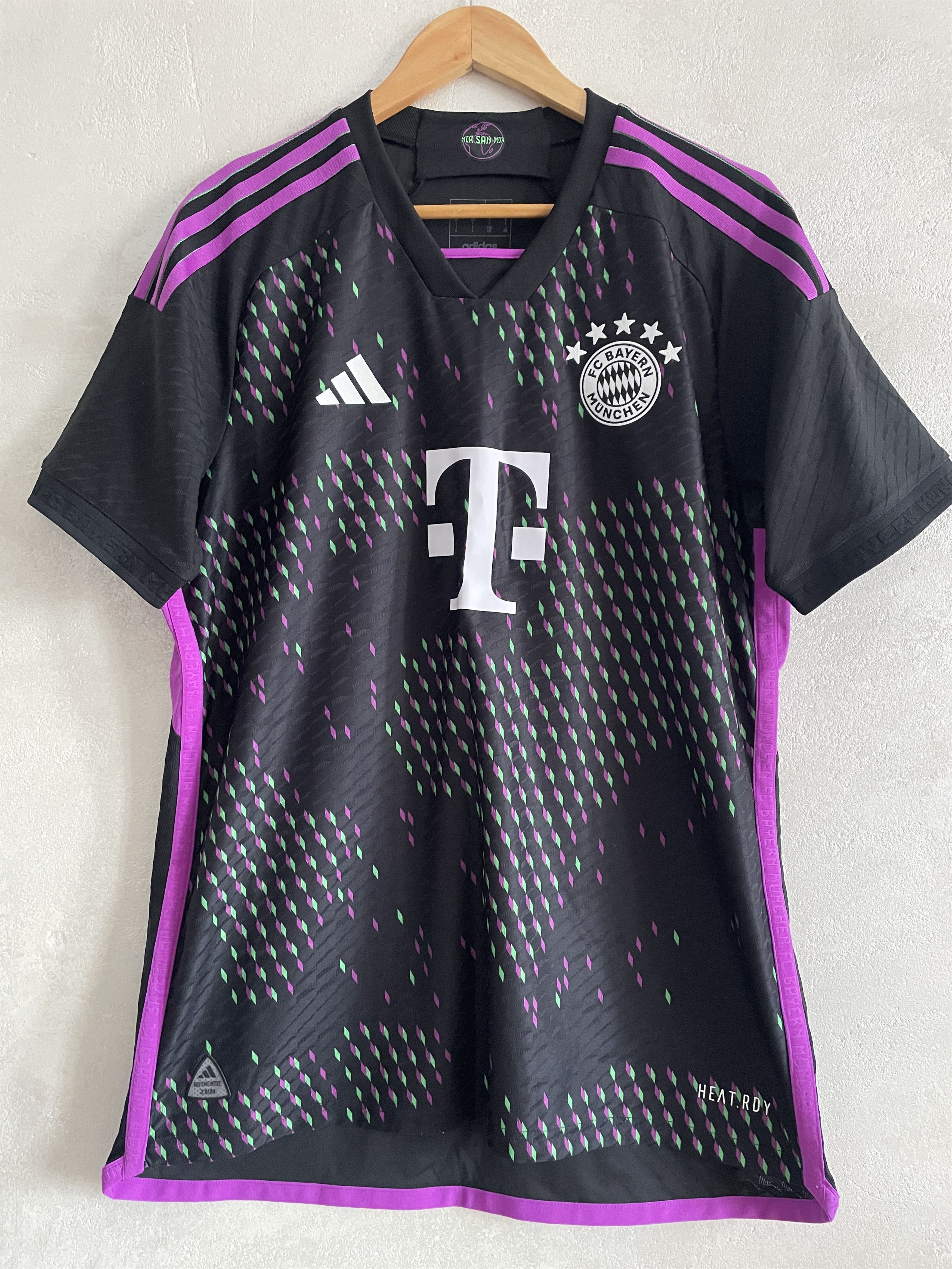 Adidas Bayern Munich Away Shirt 2023 2024 Authentic Soccer Jersey Size US L / EU 52-54 / 3 - 1 Thumbnail