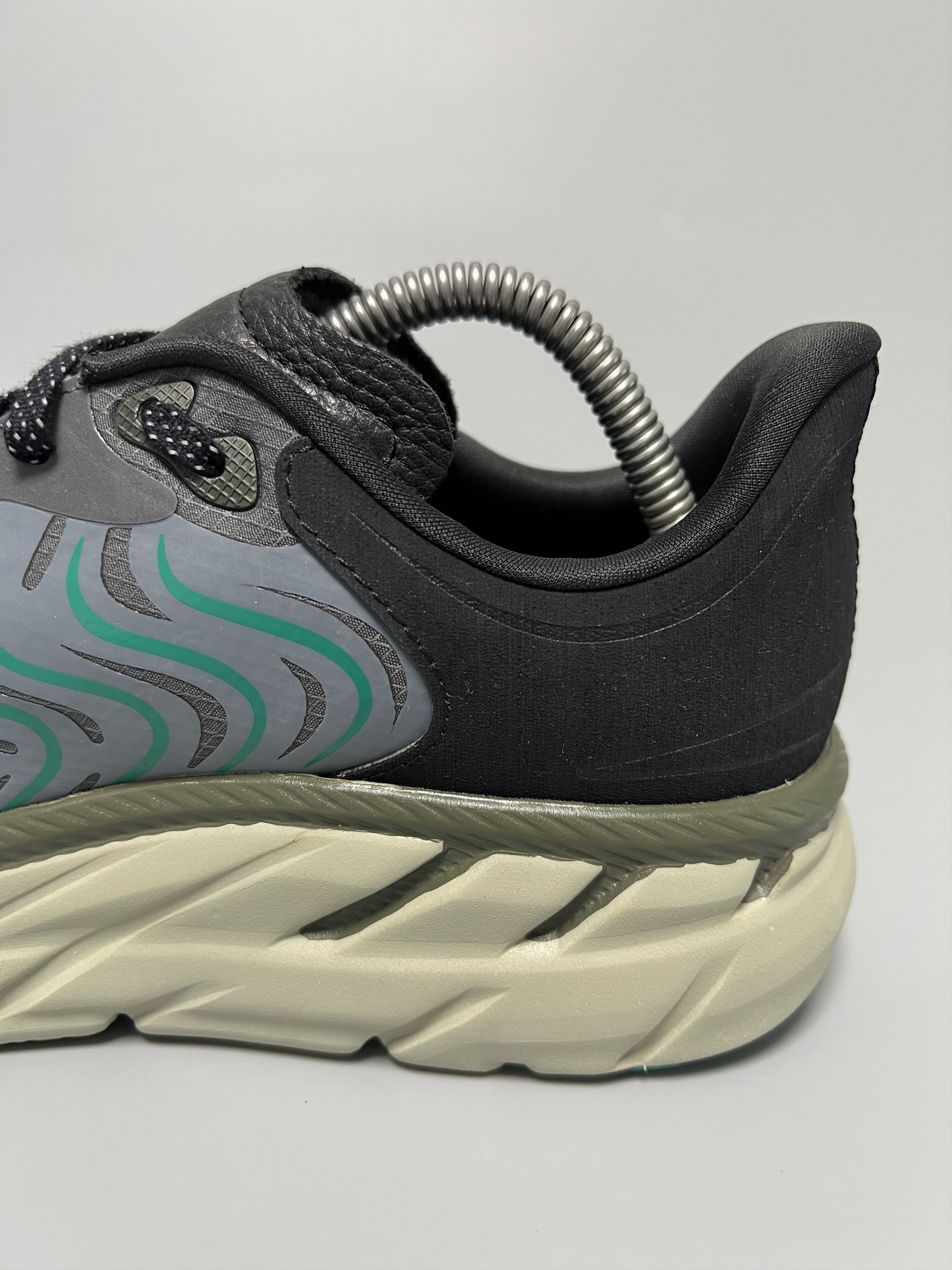 Hoka Hoka One One U Clifton LS 'Stealth Tech Pack' Running Shoes Size US 7 / EU 40 - 11 Thumbnail