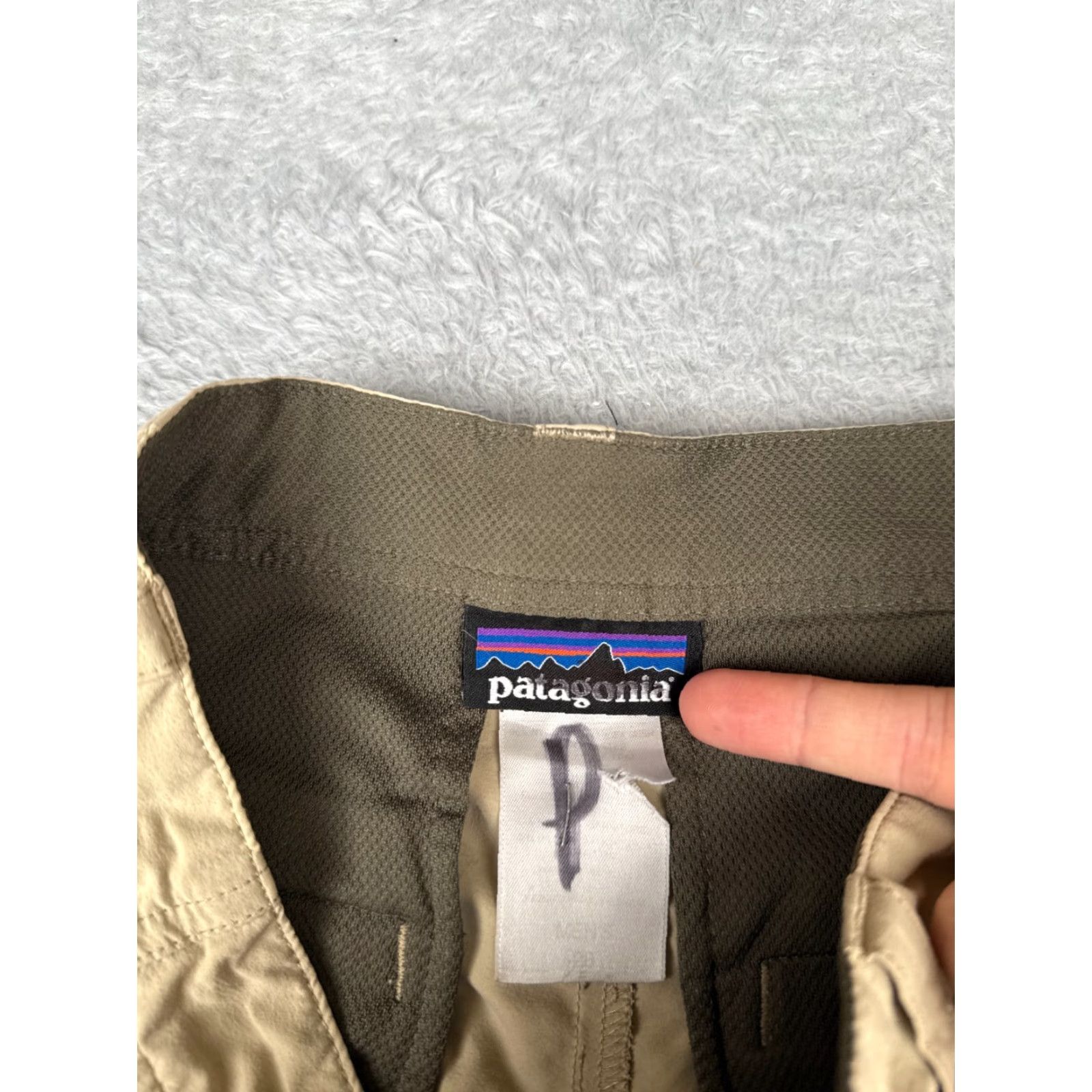 Patagonia Patagonia Shorts Men 28 Beige Cargo Zipper Pocket Hiking Camping 28x10 Shorts Mens Beige Cargo Baggy? Size US 28 / EU 44 - 7 Thumbnail