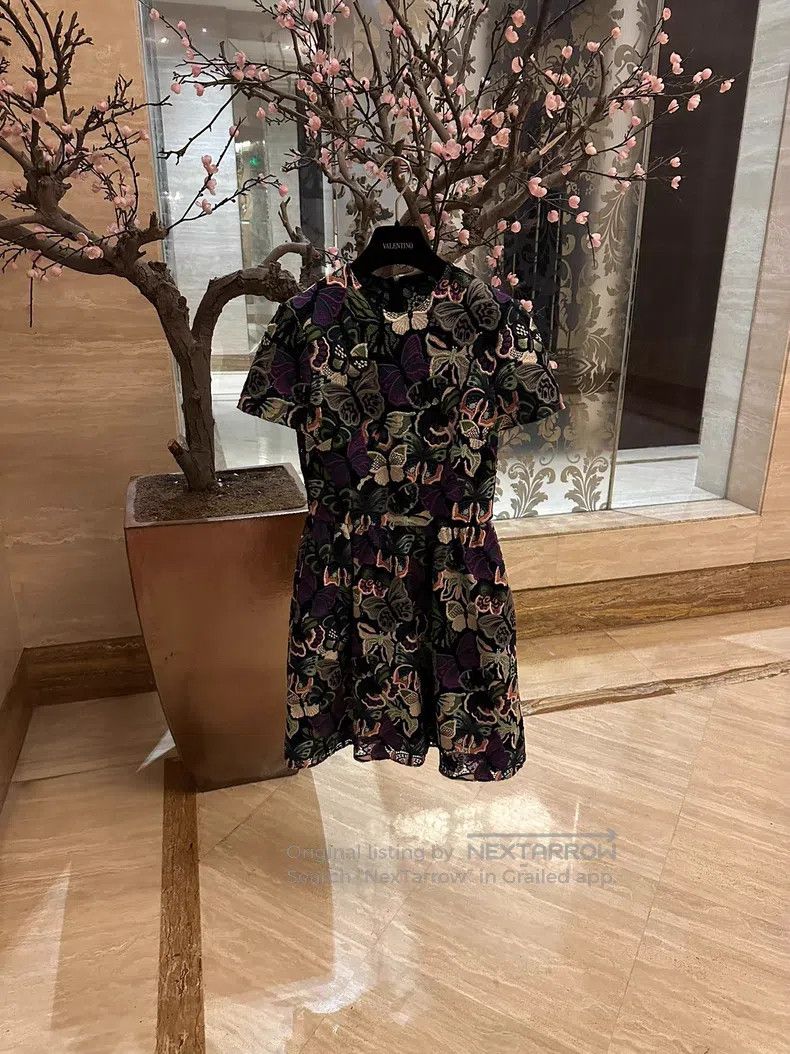 Valentino Valentino Black lotus leaf dress Size M / US 6-8 / IT 42-44 - 1 Thumbnail