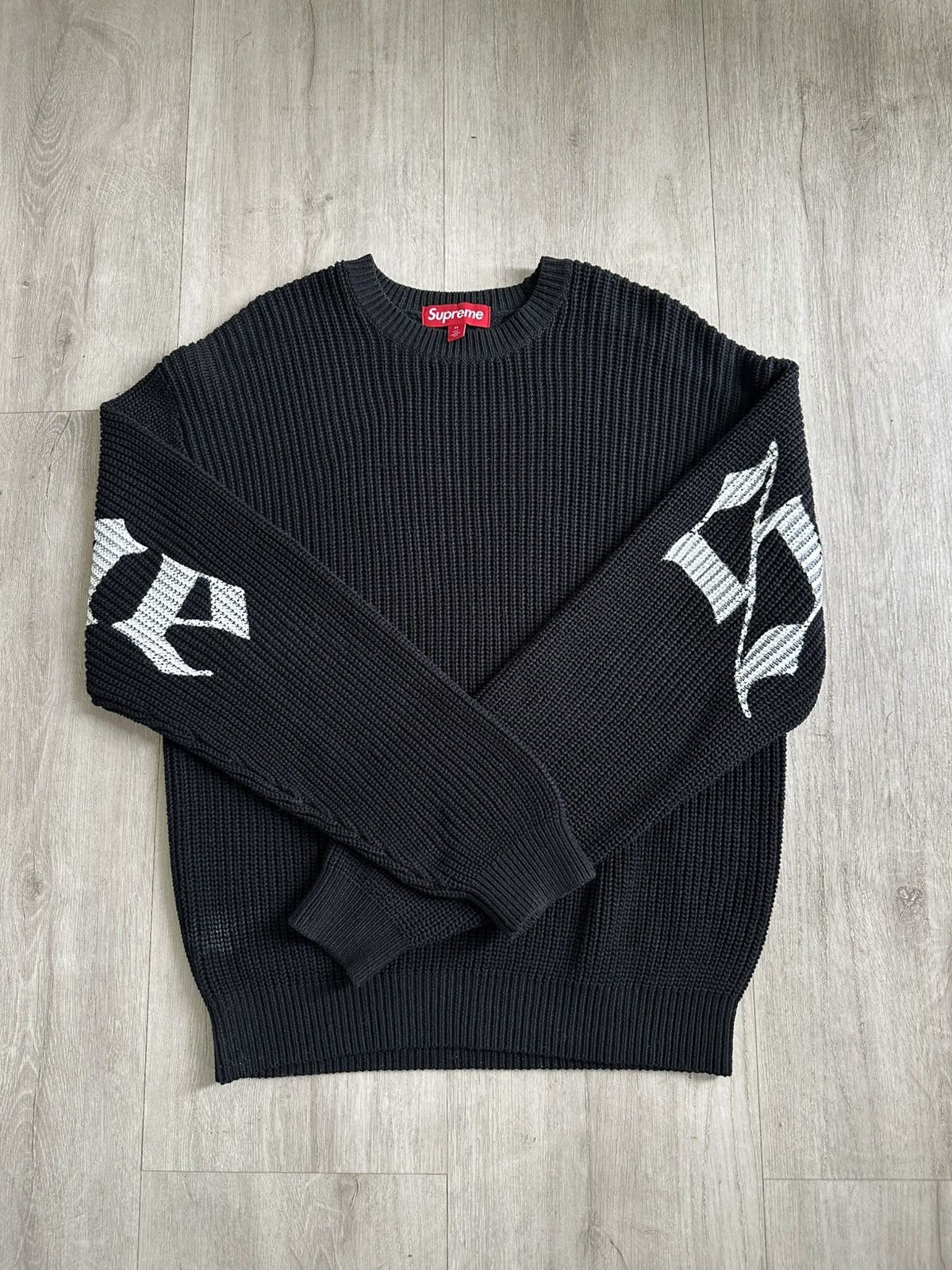 Supreme Supreme Printed Old English Sweater Black SS25 Size US M / EU 48-50 / 2 - 2 Thumbnail
