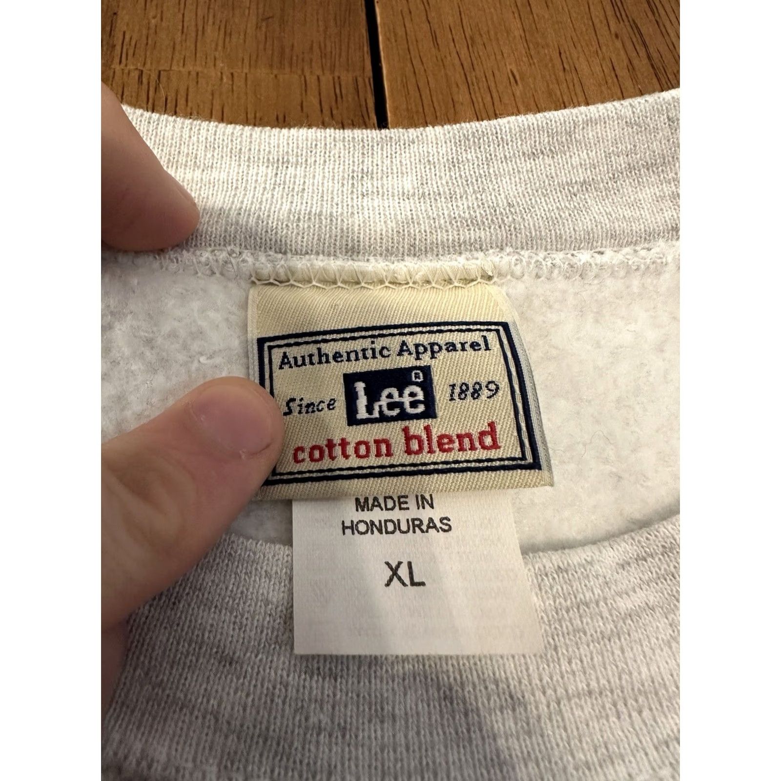 Vintage VINTAGE Lee Sport Christmas Sweatshirt Crewneck Large Mens Gray 90s Santa Clause Season’s Greetings Graphic Print Size US L / EU 52-54 / 3 - 3 Thumbnail