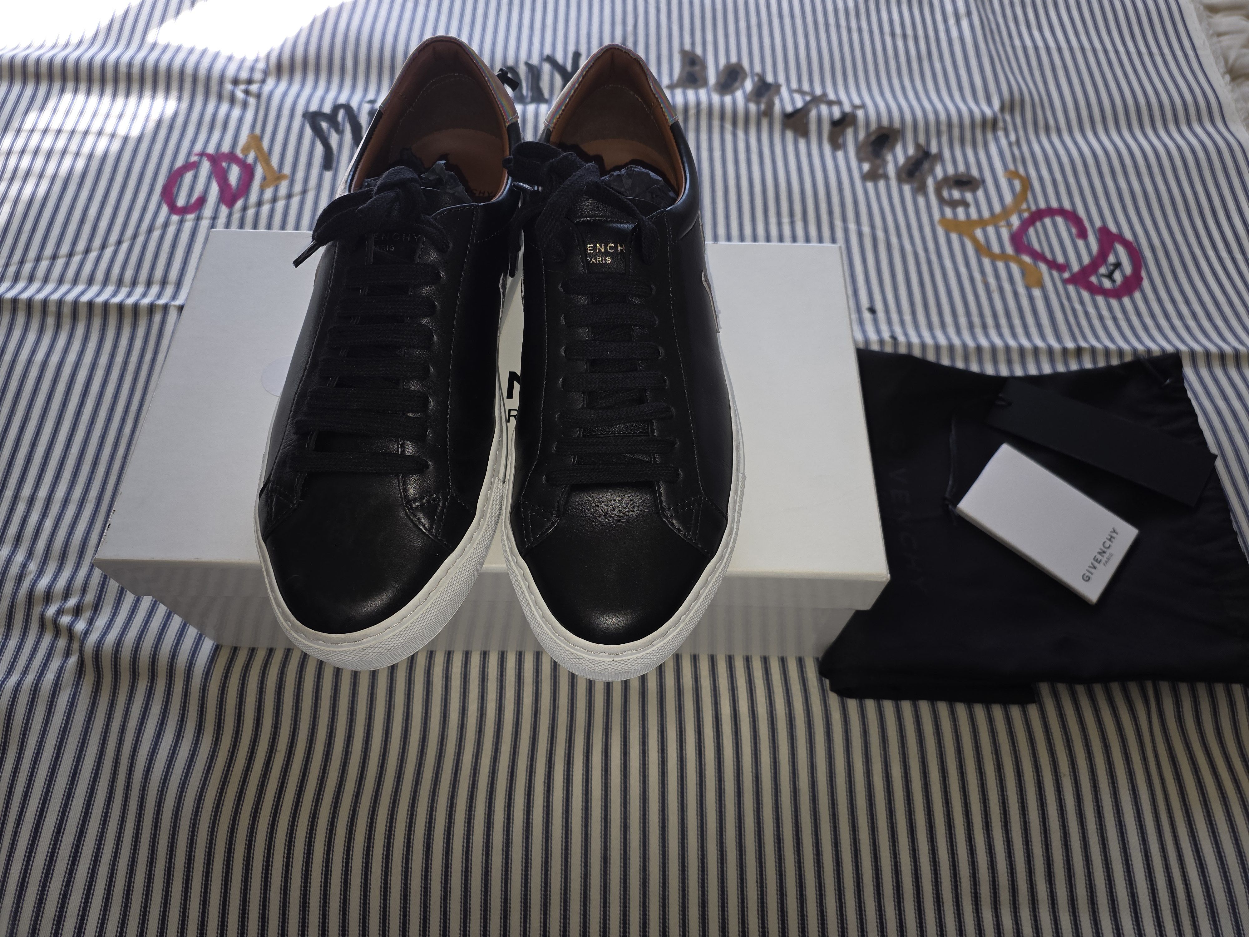 Givenchy Givenchy Urban Street Reverse Logo Size US 10 / IT 40 - 1 Thumbnail