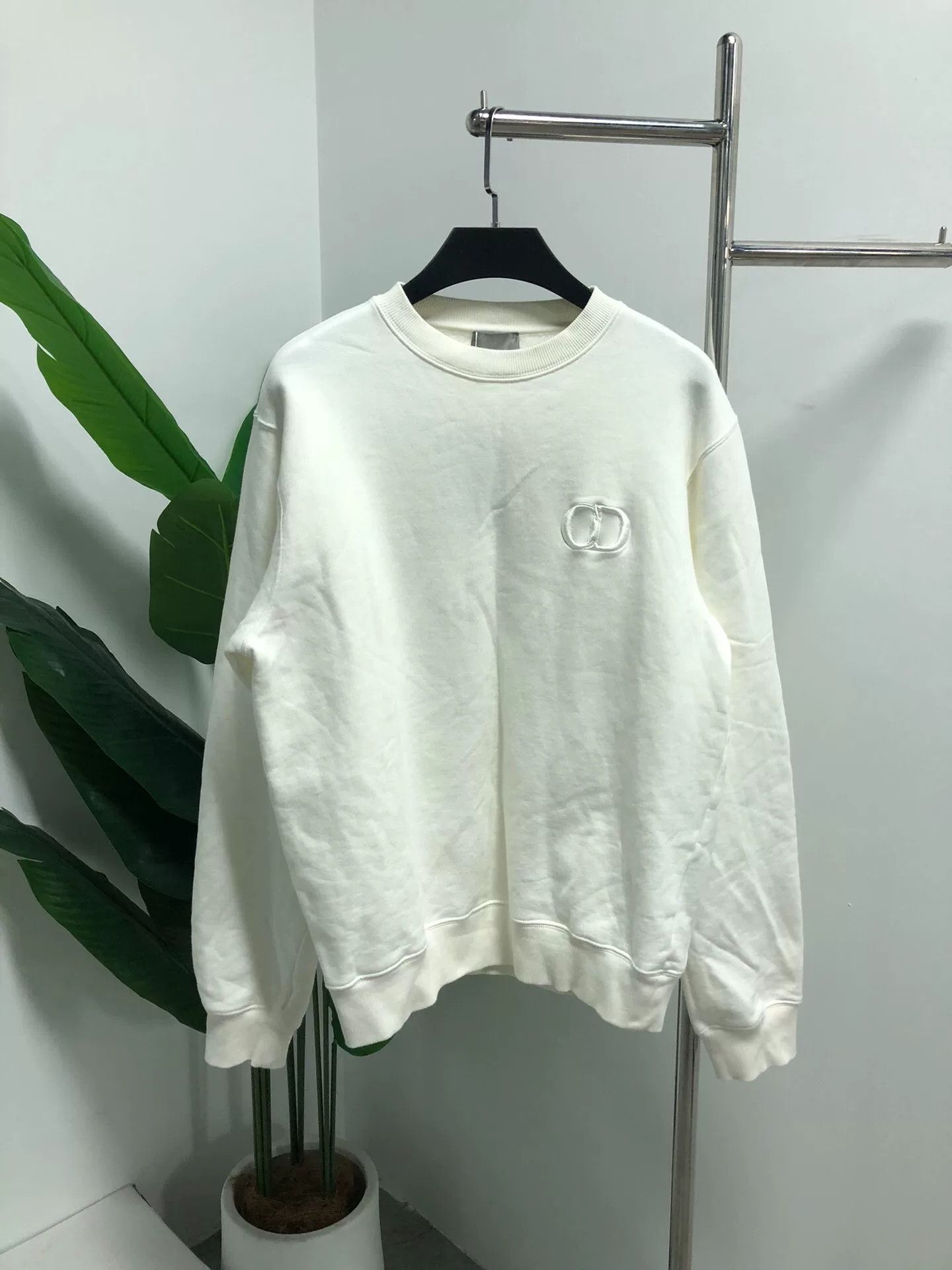 Dior dior white embroidered crewneck sweatshirt size L Size US L / EU 52-54 / 3 - 1 Thumbnail