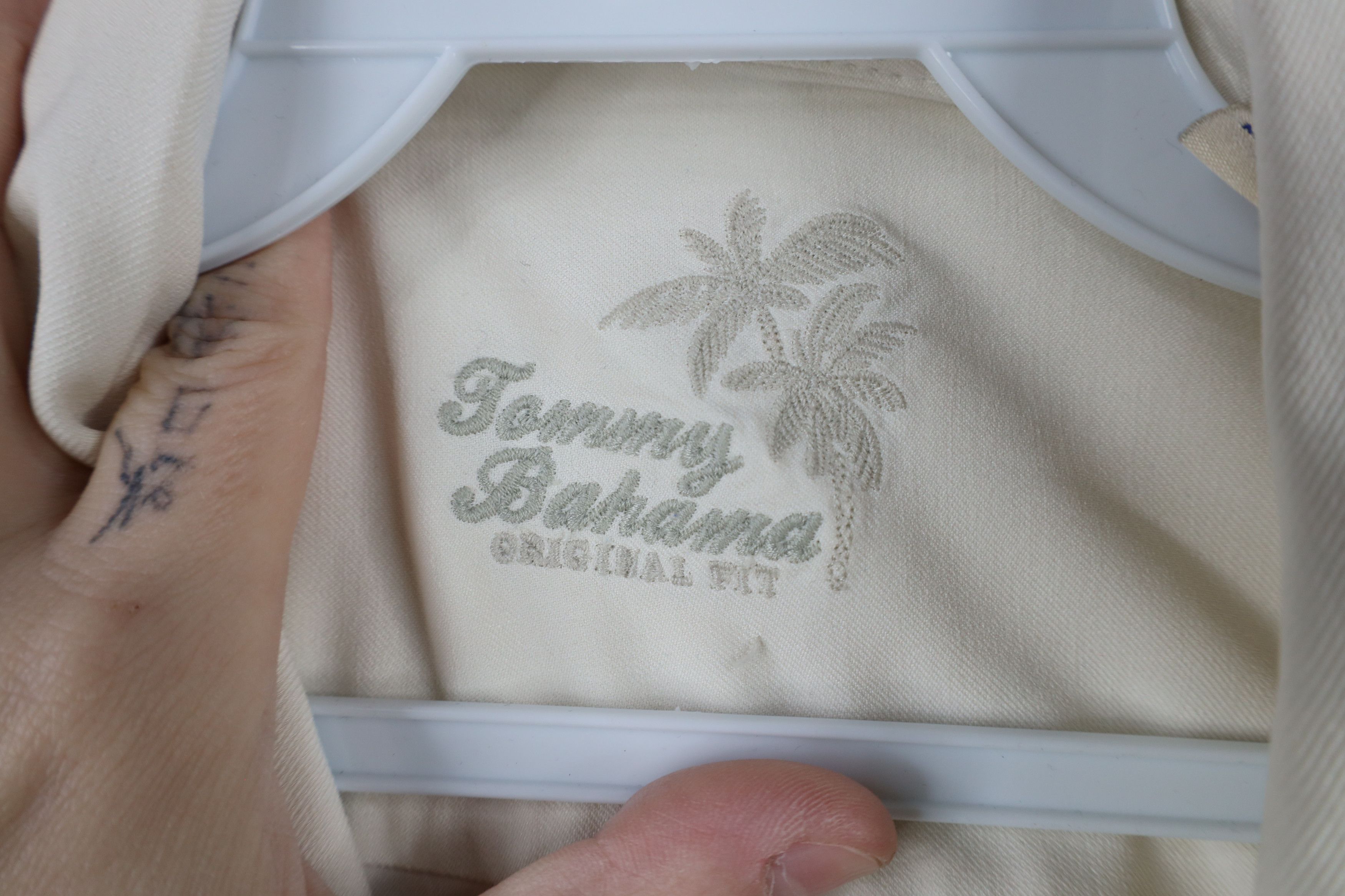 Tommy Bahama × Vintage Vintage Tommy Bahama Silk Looped Collar Button Shirt Cream Size US L / EU 52-54 / 3 - 10 Thumbnail