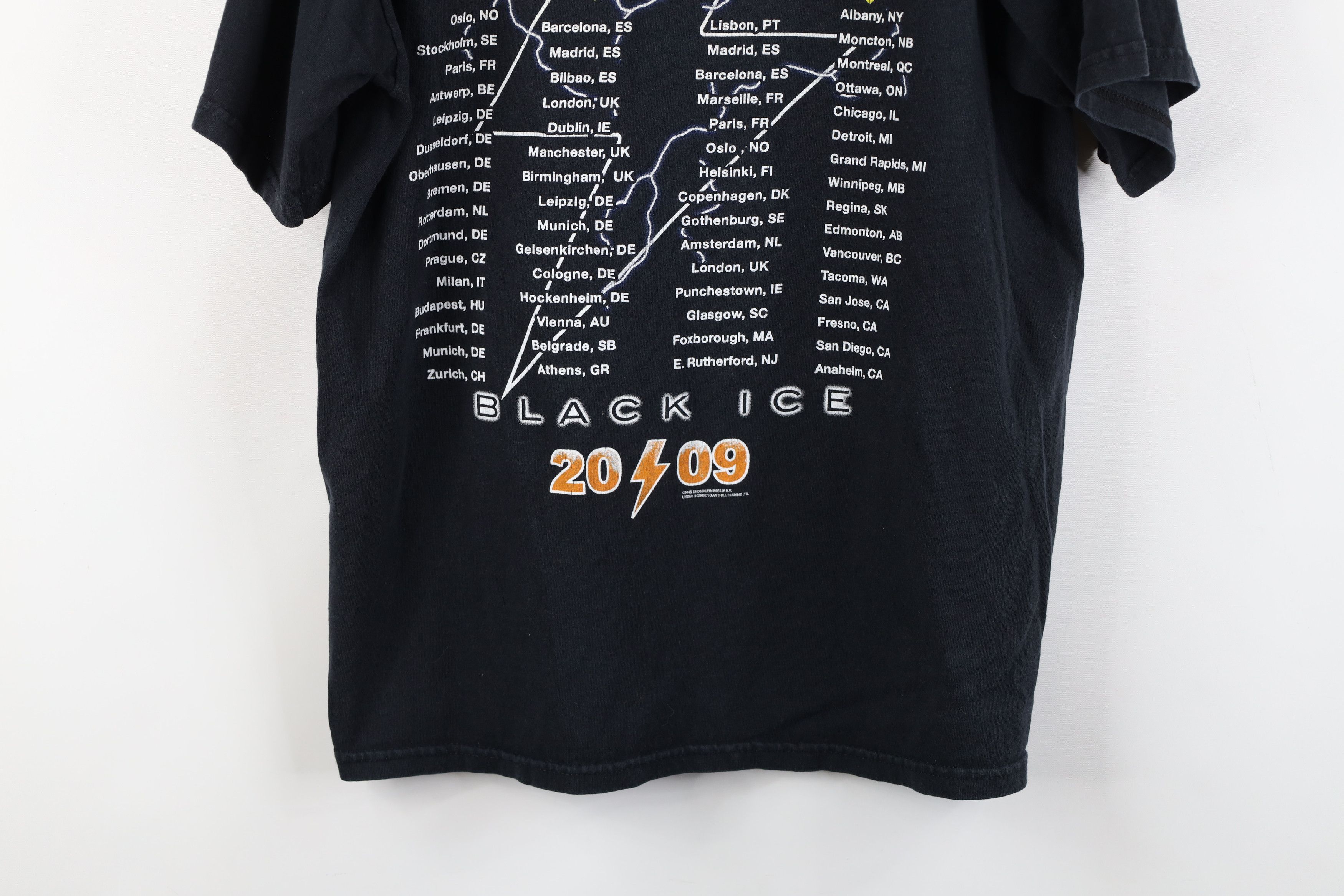 Vintage Vintage Y2K 2009 Ice World Tour ACDC Band T-Shirt Black Size US M / EU 48-50 / 2 - 15 Thumbnail