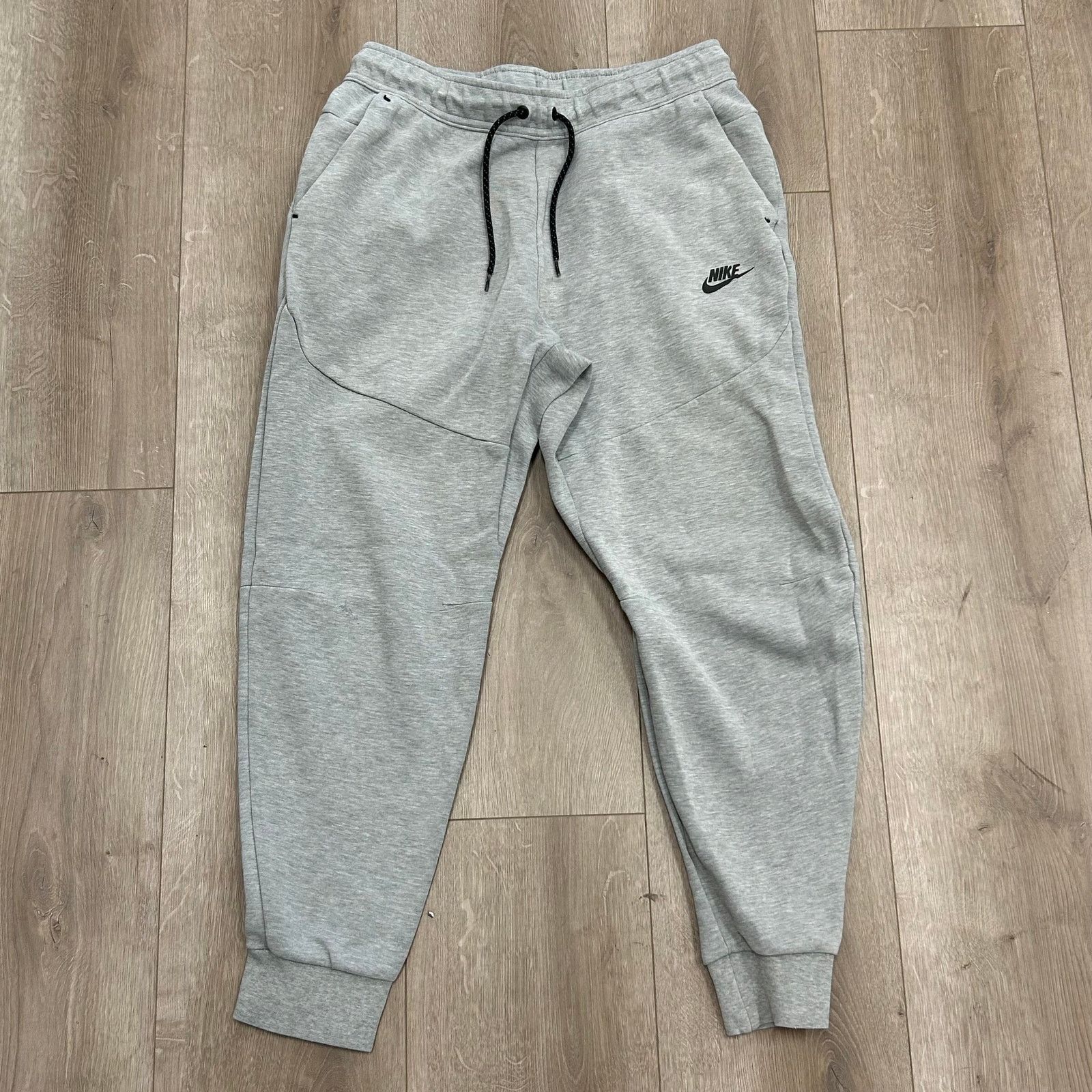 Nike Nike Tech Fleece Jogger Pants Sweatpants size Medium M Gray Size US 32 / EU 48 - 1 Thumbnail