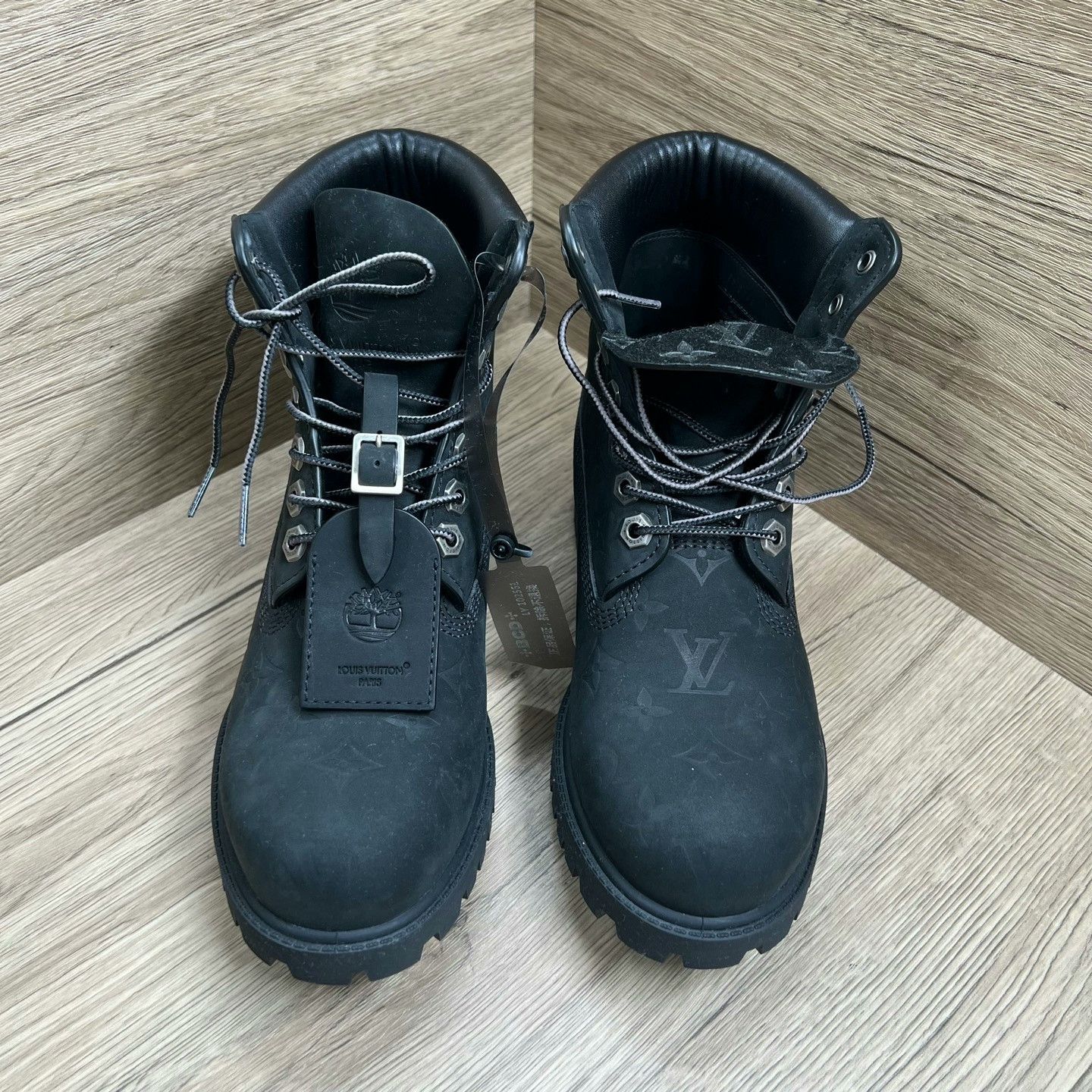 Louis Vuitton Louis Vuitton x Timberland Black Monogram Short Boots Size US 8 / EU 41 - 2 Thumbnail