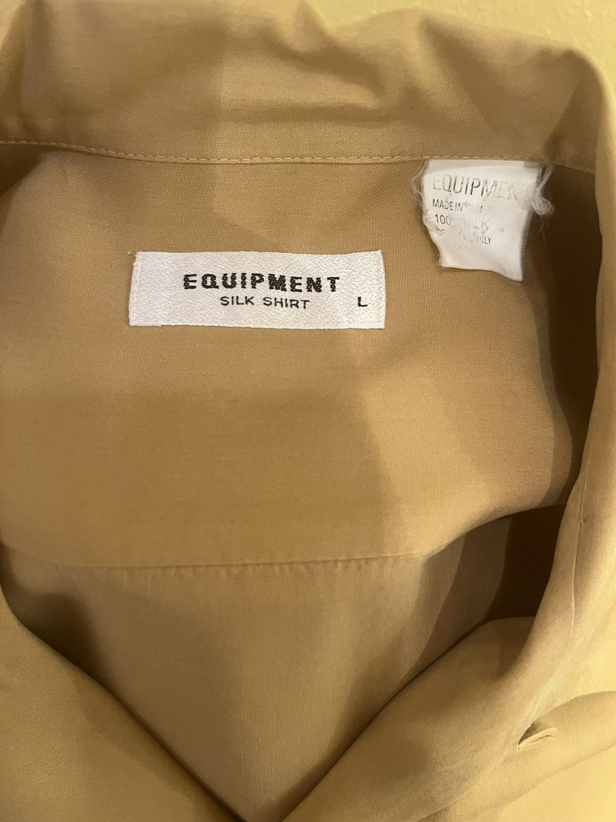 Equipment Incredible barely worn gold, silk Equipment shirt size large Size US L / EU 52-54 / 3 - 2 Thumbnail