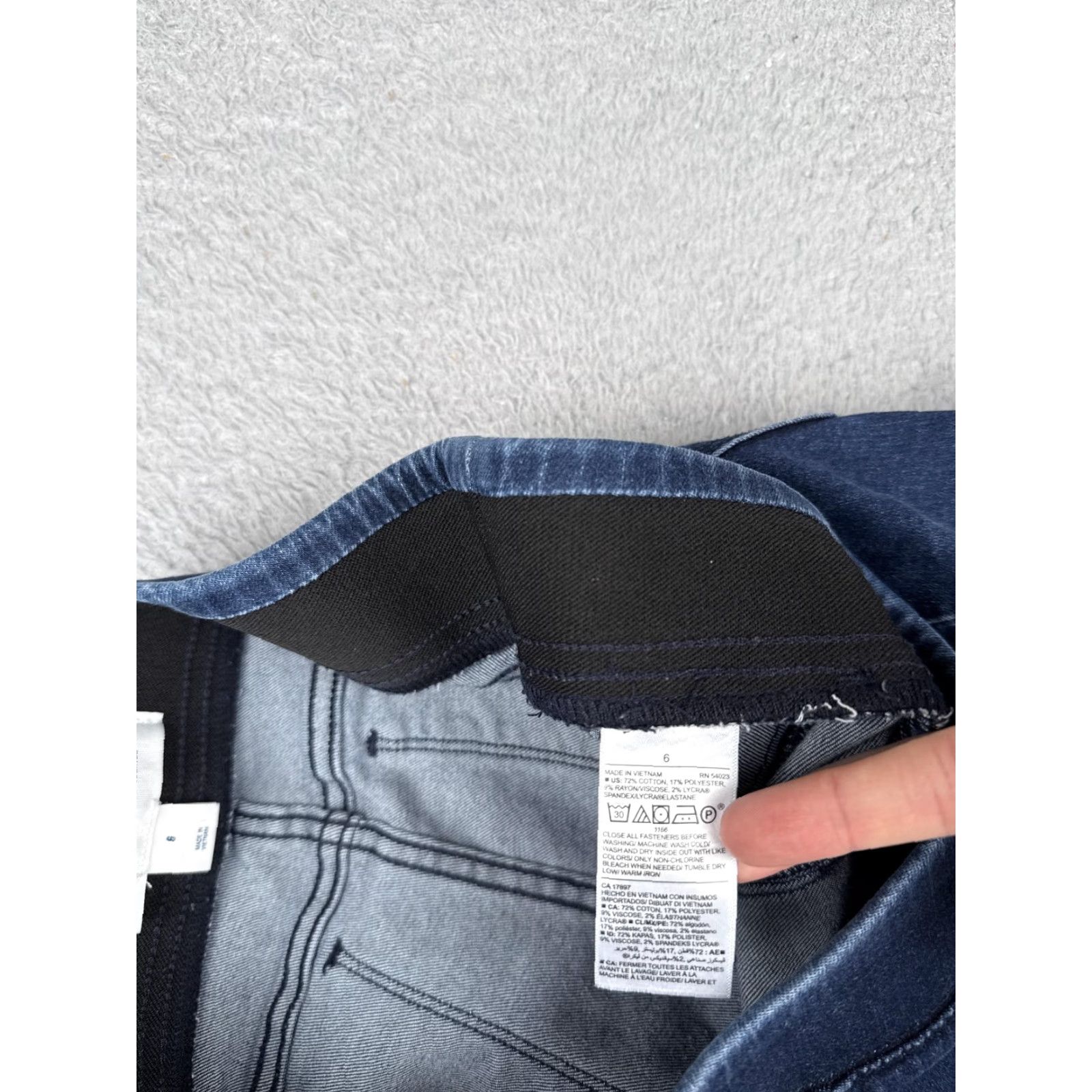 Old Navy Old Navy Jeans Womens 6 Blue Rockstar Jeggings Pull-On Elastic Waist Raw Hem Jeans Size 28" / US 6 / IT 42 - 6 Thumbnail