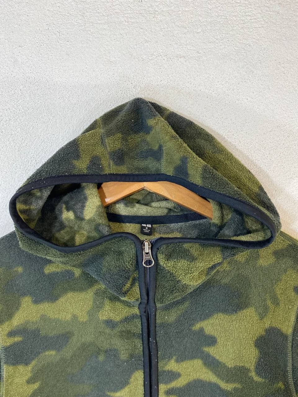 Japanese Brand uniqlo japanese brands camo fleece jacket nice design Size US M / EU 48-50 / 2 - 2 Thumbnail