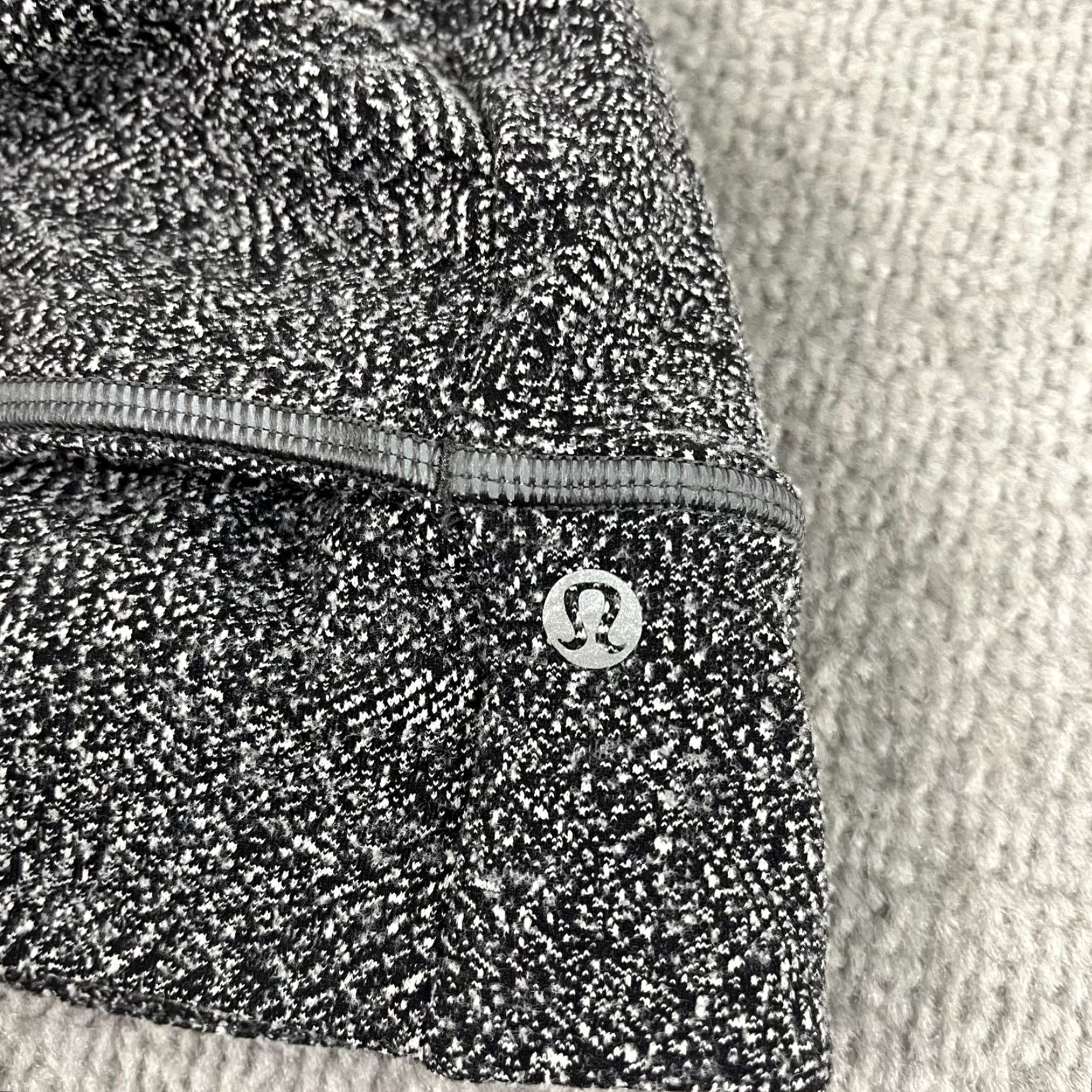 Lululemon Lululemon Beanie Womens OS Sparkle Black White Running Ponytail Hole Activewear Size ONE SIZE - 2 Thumbnail
