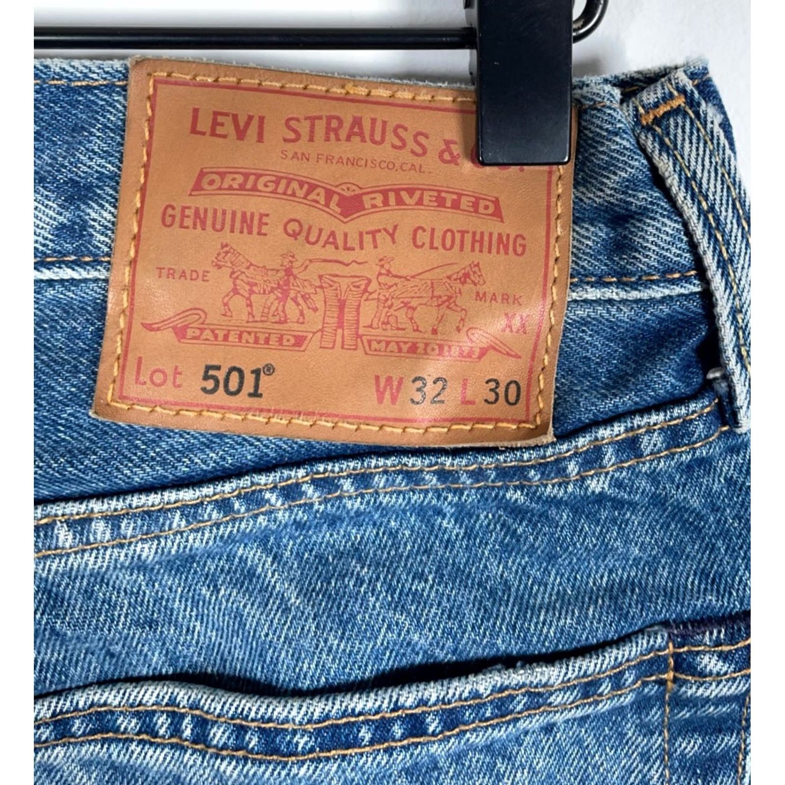 Levi's Levi's 501 Jeans Men's Blue Denim Button Fly Big E 32 x 30 (Fit 31 x 28) Medium Fabric Wash Size US 31 - 3 Thumbnail
