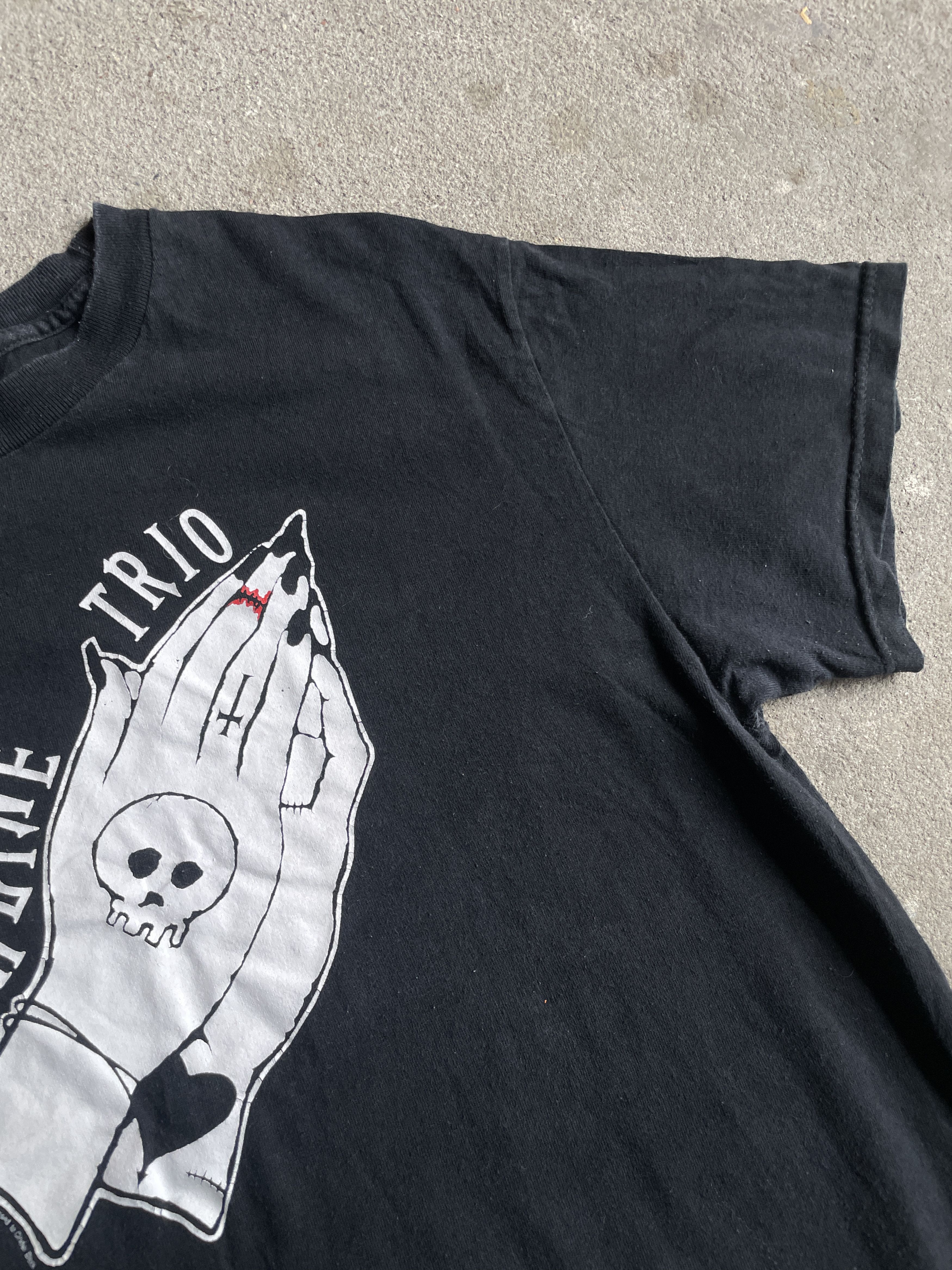 Band Tees × Vintage Vintage Alkaline Trio black Tshirt rare rock metal Size US M / EU 48-50 / 2 - 6 Thumbnail