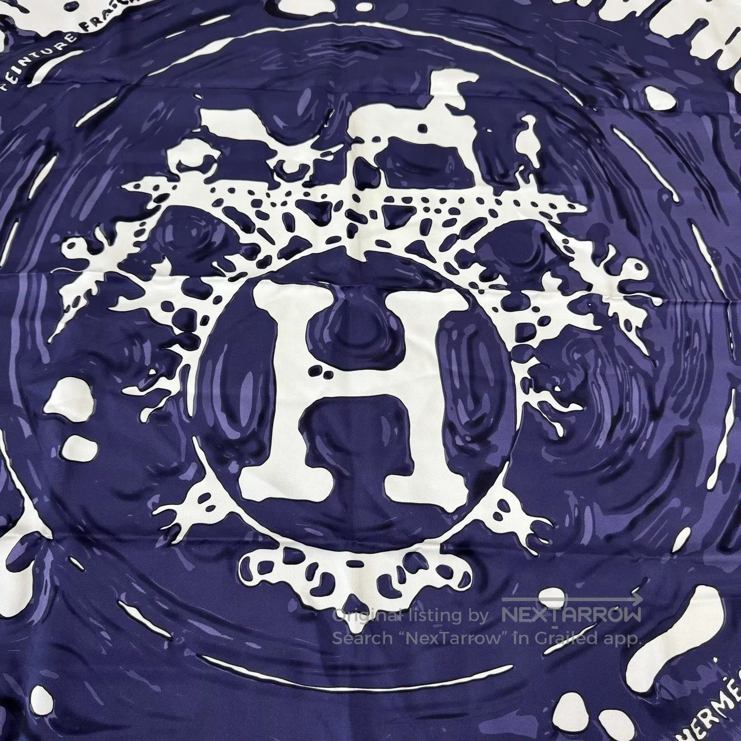Hermes Hermes The paint isn't dry yet; the scarf is still there.| Size ONE SIZE - 2 Thumbnail