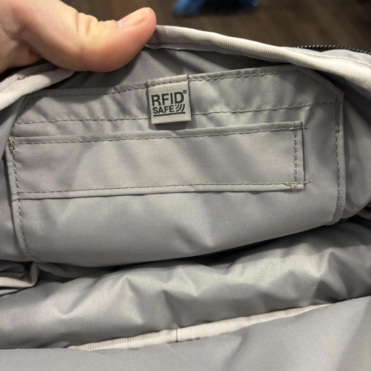 Designer pacsafe vibe 100 hip pack fanny pack with locking zippers Size ONE SIZE - 7 Thumbnail