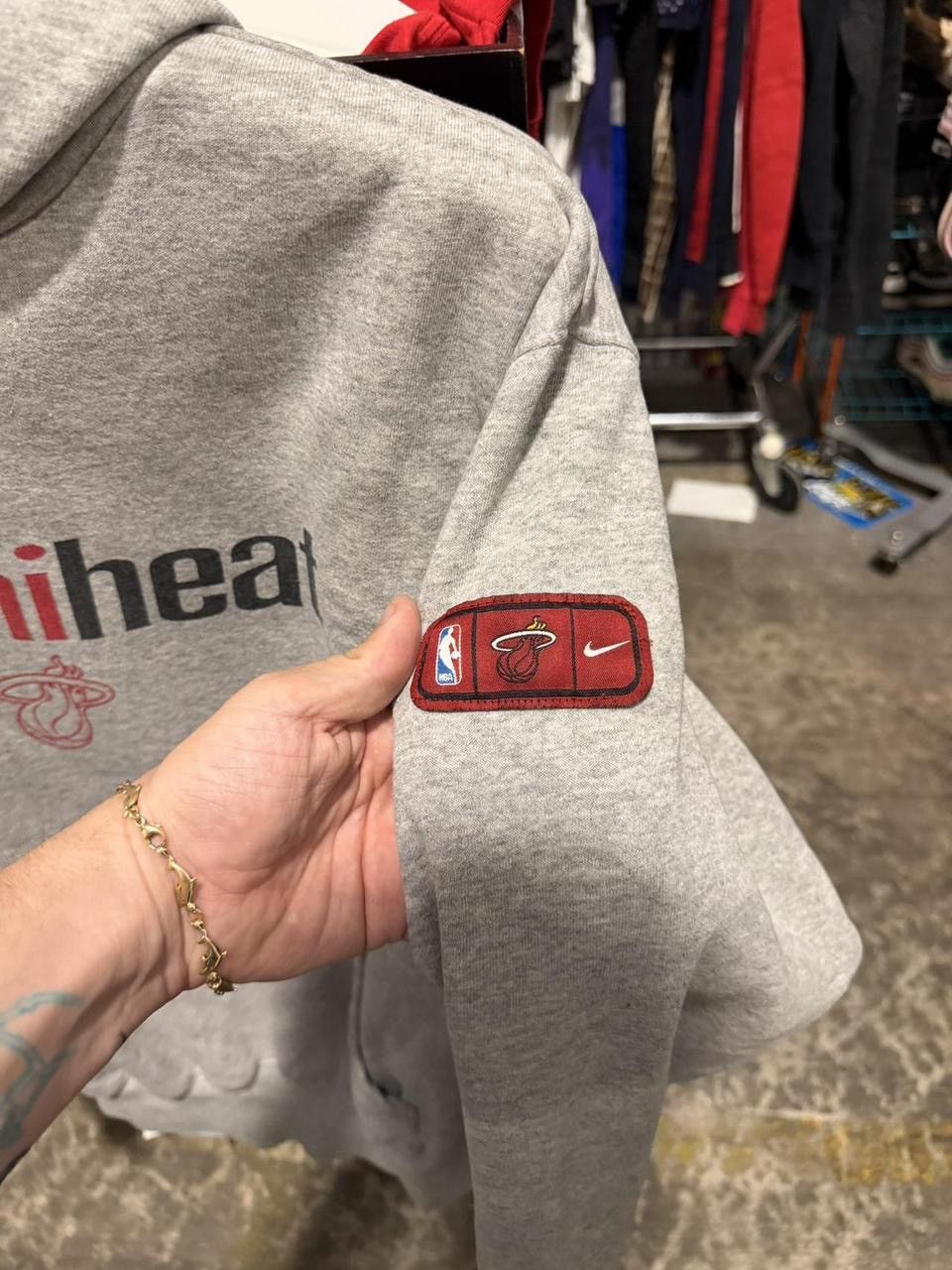 Nike Y2K Vintage Nike Center Swoosh Miami Heat Hoodie Medium Size US M / EU 48-50 / 2 - 2 Thumbnail