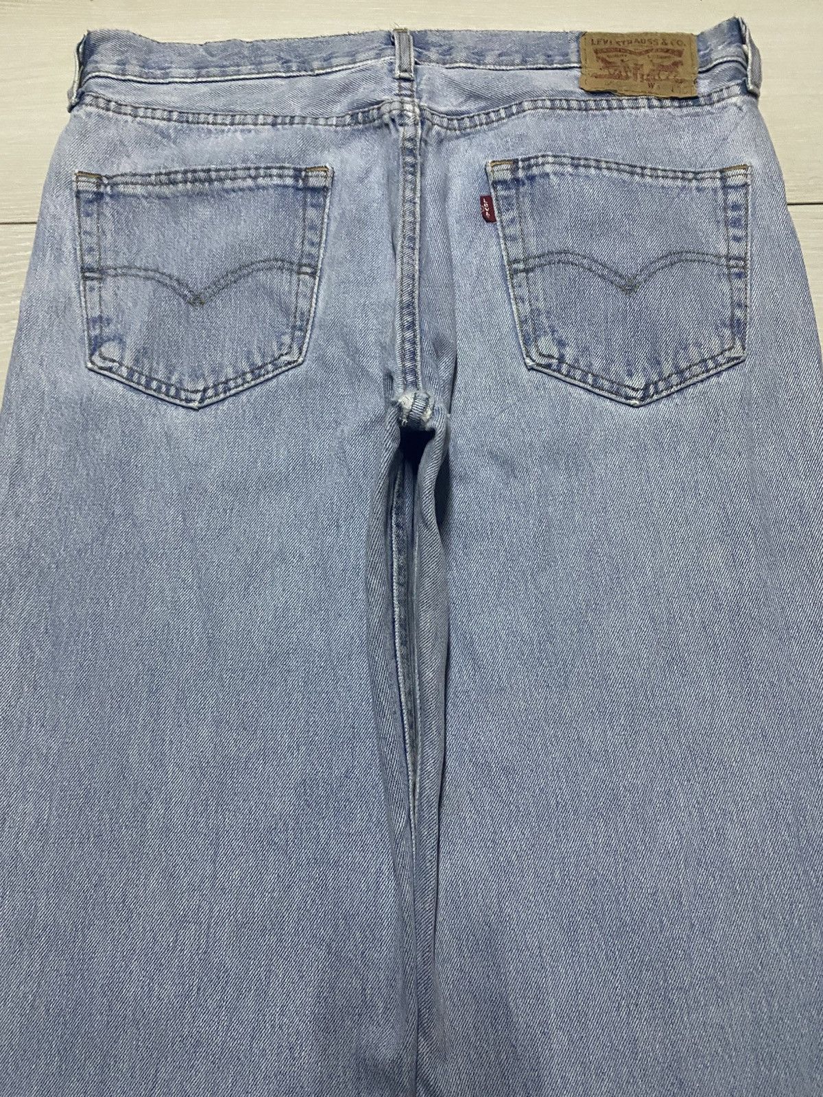 Levi's Vintage Levis 550 Y2K Light Wash Distressed Loose Jeans Size US 35 - 4 Thumbnail