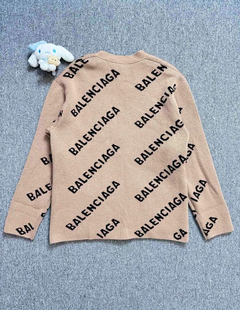 Balenciaga Balenciaga Khaki bullet screen logo wool knit sweater 2502- Size US XS / EU 42 / 0 - 2 Thumbnail